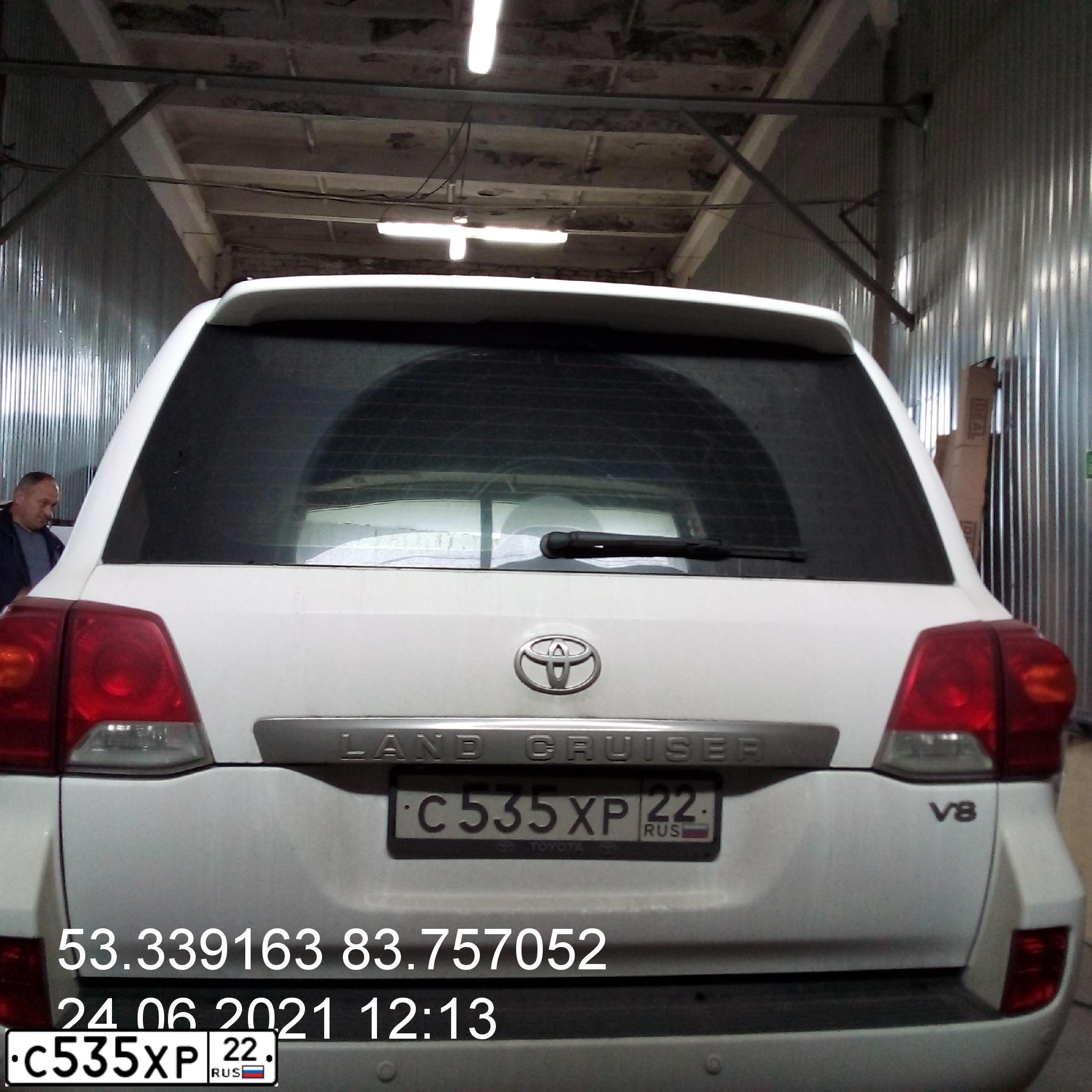 Фото автомобиля TOYOTA LANDCRUISER 200, 2013 — госномер В474ТМ154. Цвет: Белый