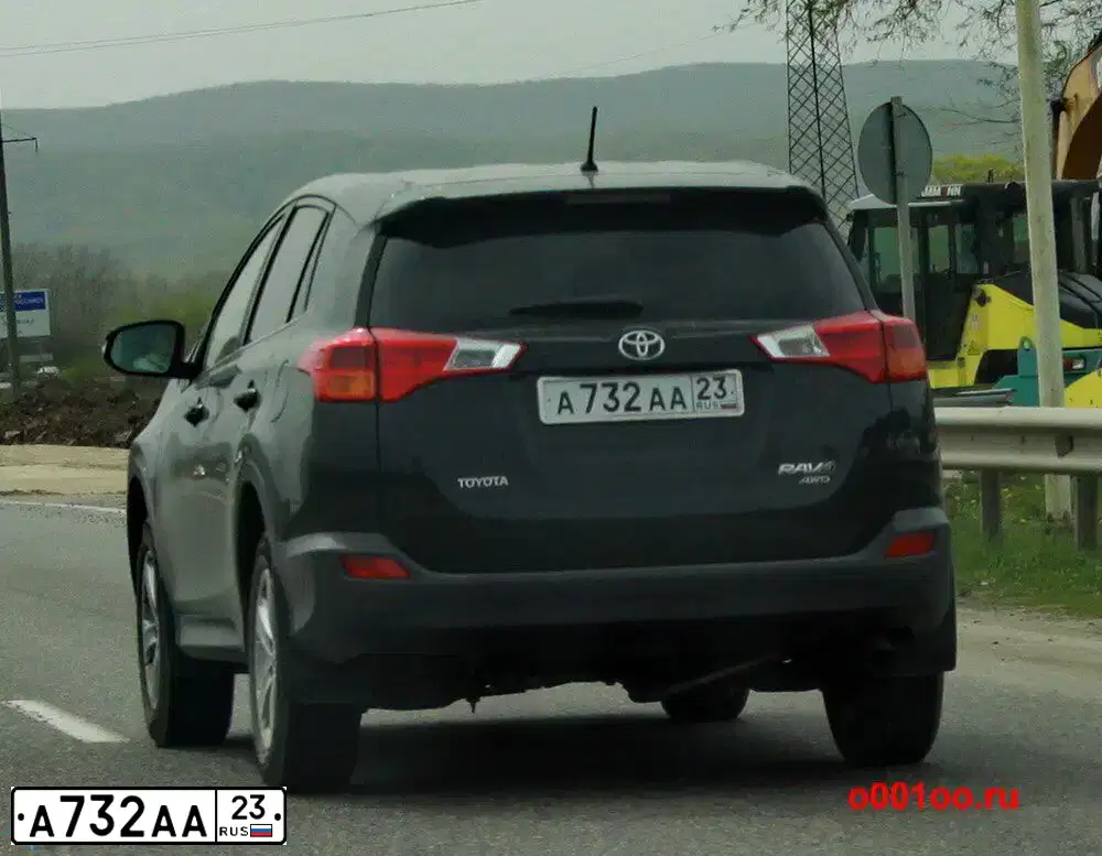 Фото автомобиля TOYOTA RAV4, 2013 — госномер Р386ОХ124. Цвет: ЧЕРНЫЙ