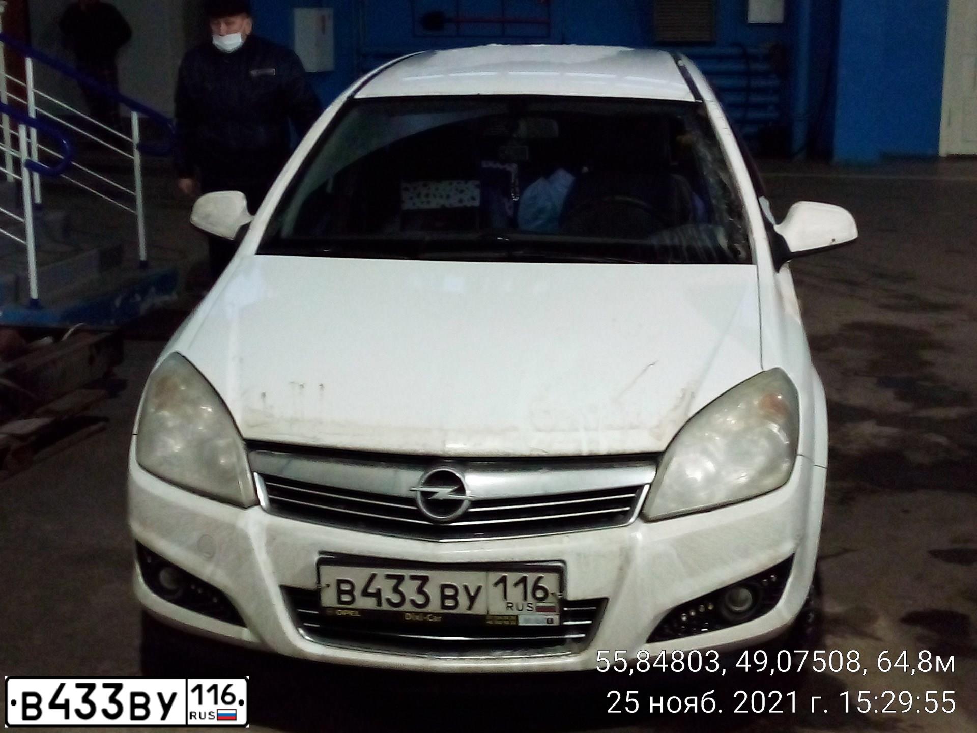 Фото автомобиля OPEL ASTRA, 2009 — госномер В433ВУ116. Цвет: Белый