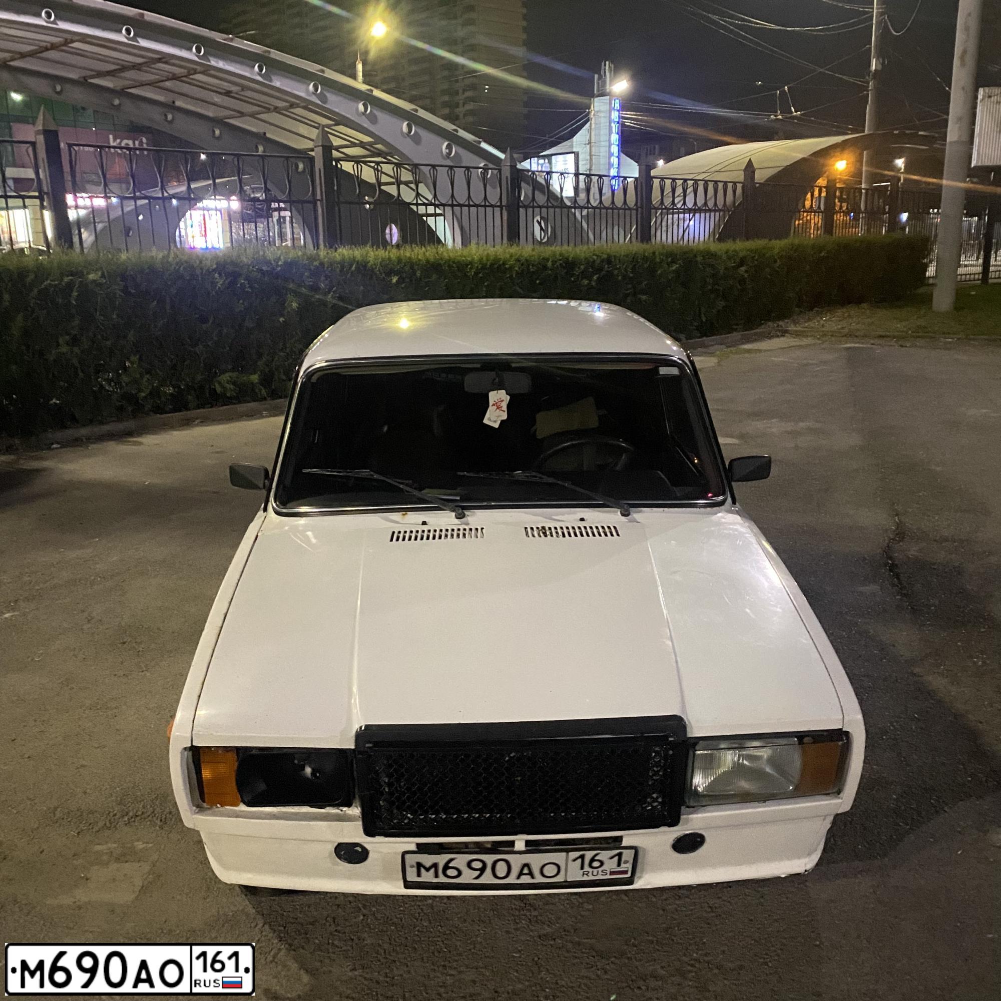 Фото автомобиля LADA 2107, 2007 — госномер Х984ВС07. Цвет: ЯРКО-БЕЛЫЙ