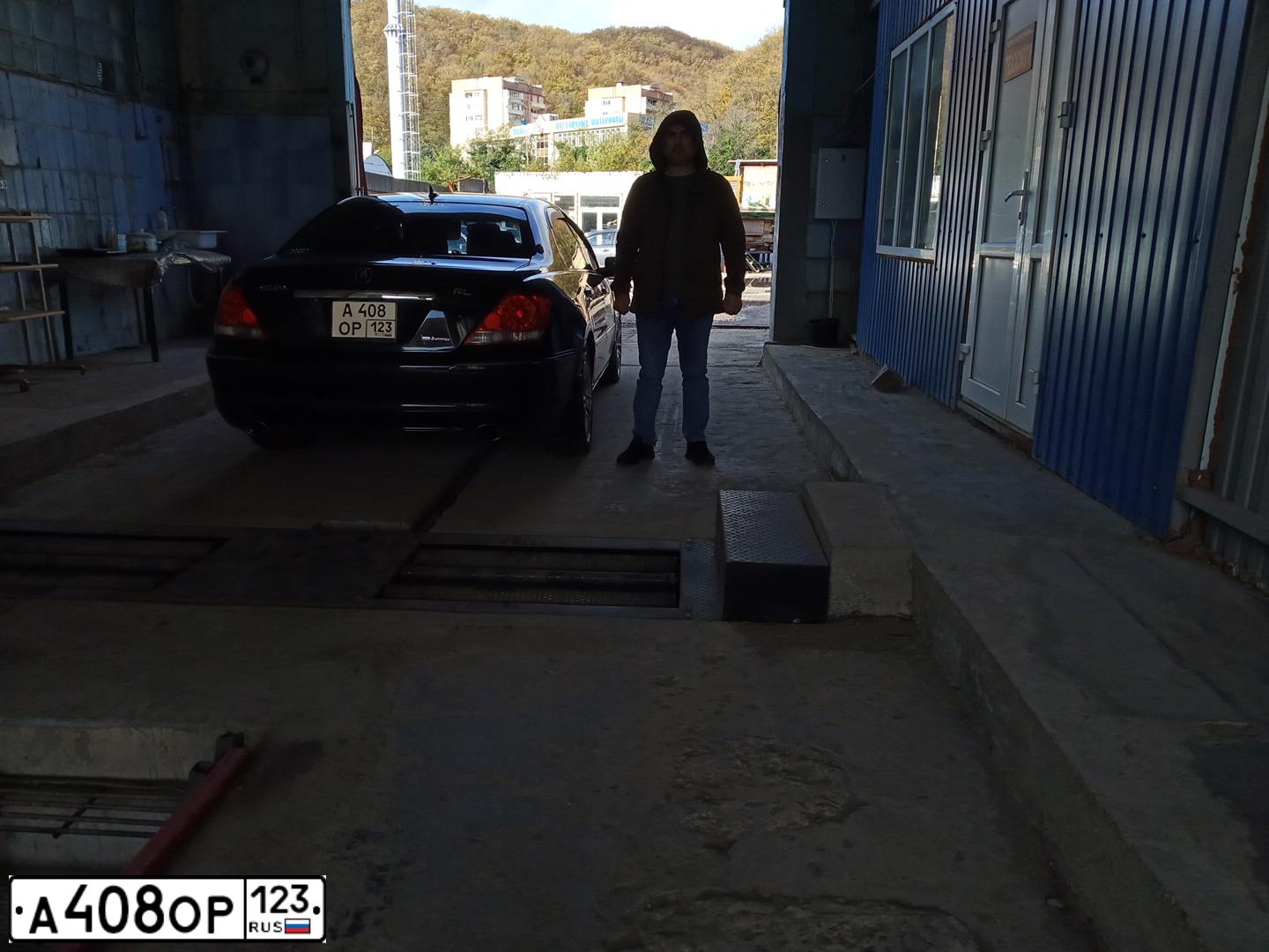 Фото автомобиля ACURA RL, 2005 — госномер Е622РТ190. Цвет: ЧЕРНЫЙ