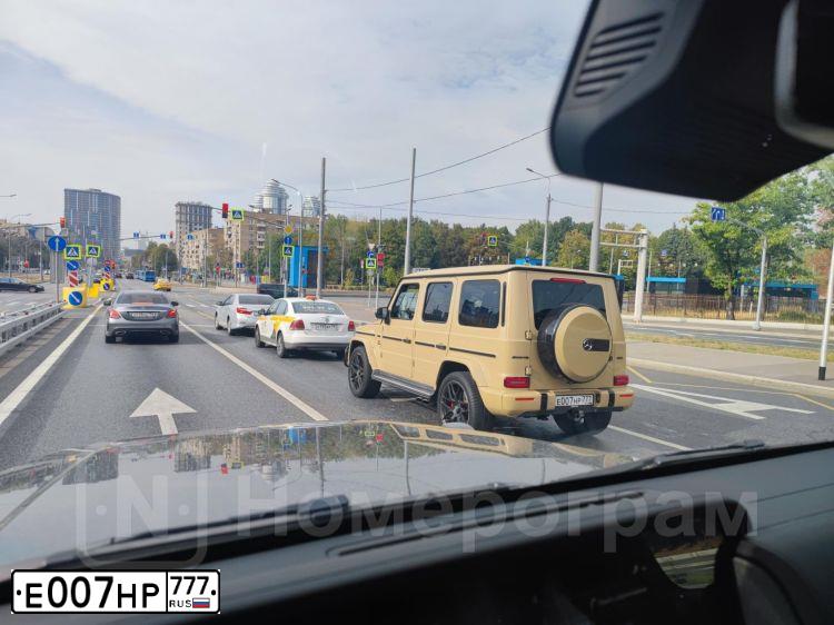Фото автомобиля TOYOTA HIGHLANDER, 2015 — госномер Е007НР777. Цвет: Белый
