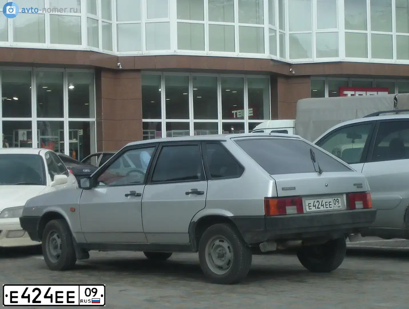 Фото автомобиля LADA 2109 SAMARA, 2001 — госномер Е424ЕЕ09. Цвет: СВЕТЛО СЕРЕБРИСТЫЙ МЕТАЛЛ