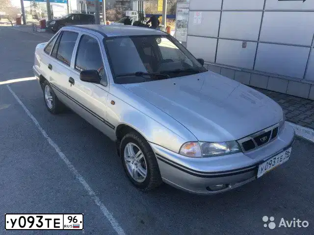 Фото автомобиля DAEWOO NEXIA, 2004 — госномер У093ТЕ96. Цвет: СВЕТЛО-СЕРЫЙ