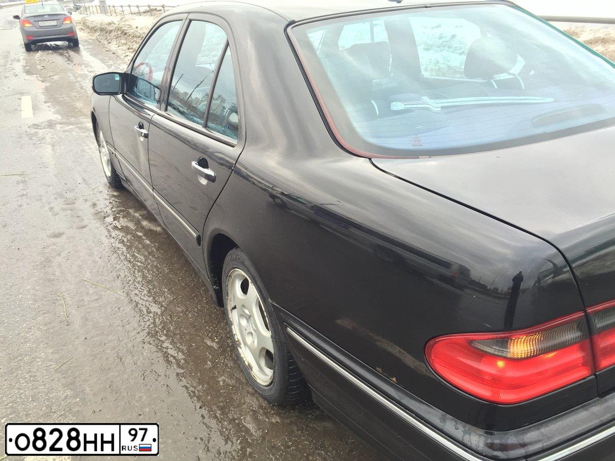 Фото автомобиля MERCEDES E-KLASSE, 2000 — госномер О828НН97. Цвет: ЧЕРНЫЙ