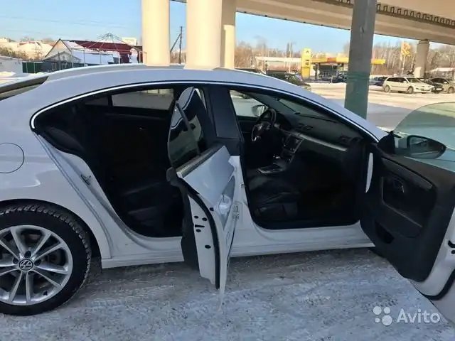 Фото автомобиля VOLKSWAGEN CC, 2010 — госномер А002ТР21. Цвет: Белый
