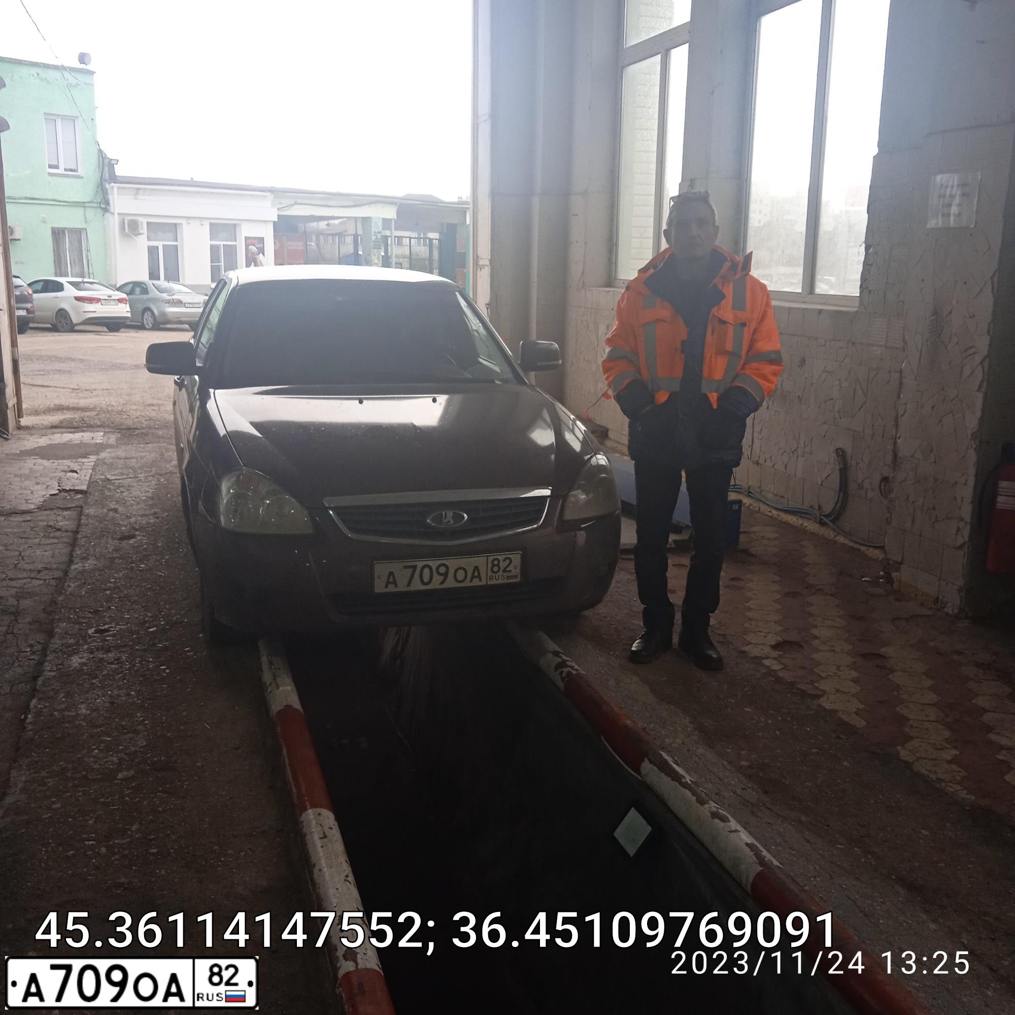 Фото автомобиля VAZ ВАЗ 217230-118-01, 2010 — госномер А709ОА82. Цвет: Красный