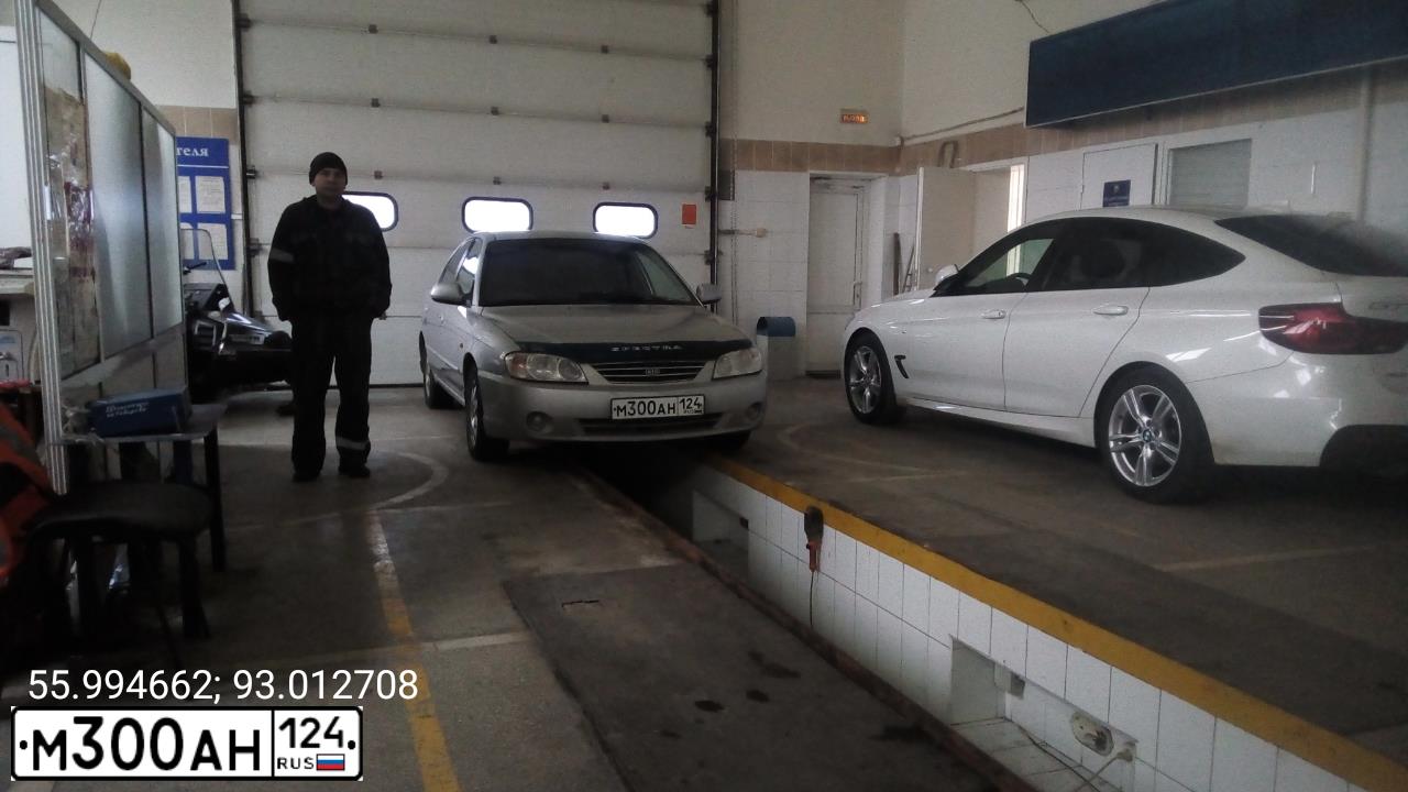 Фото автомобиля KIA SPECTRA, 2008 — госномер М300АН124. Цвет: АЛМАЗНОЕ СЕРЕБРО