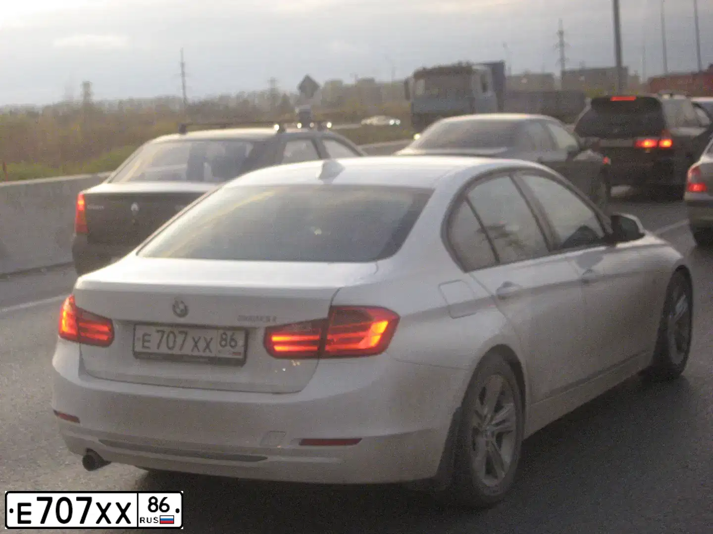 Фото автомобиля BMW SERIE 3, 2012 — госномер Е707ХХ86. Цвет: БЕЛЫЙ