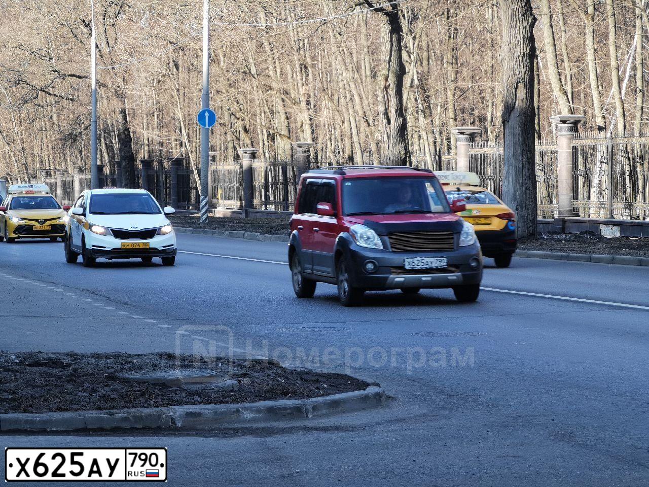 Фото автомобиля GREAT WALL CC7151AMA01, 2013 — госномер М231РХ164. Цвет: КРАСНЫЙ