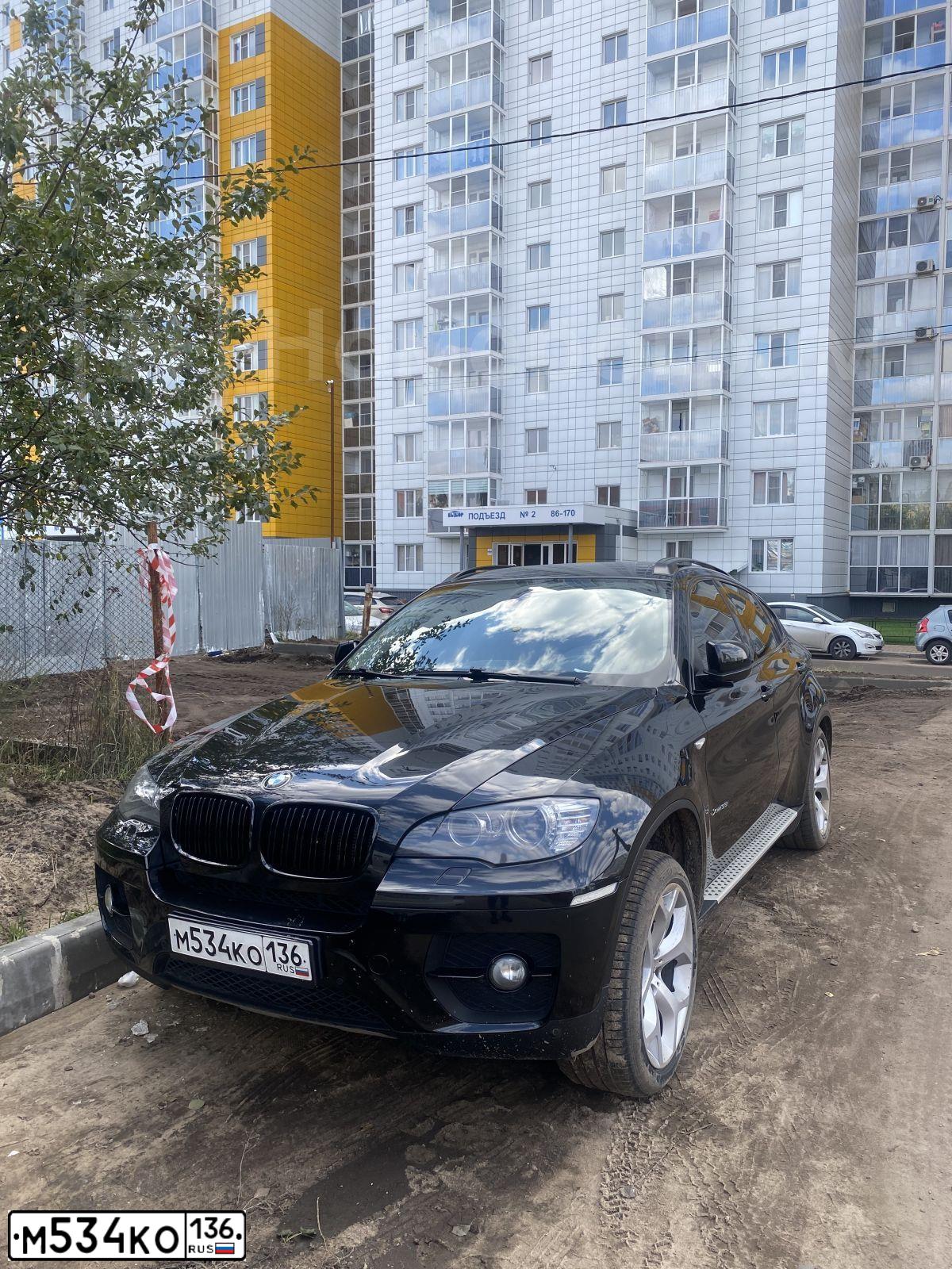 Фото автомобиля BMW X6, 2012 — госномер Р999ОК161. Цвет: ЧЕРНЫЙ