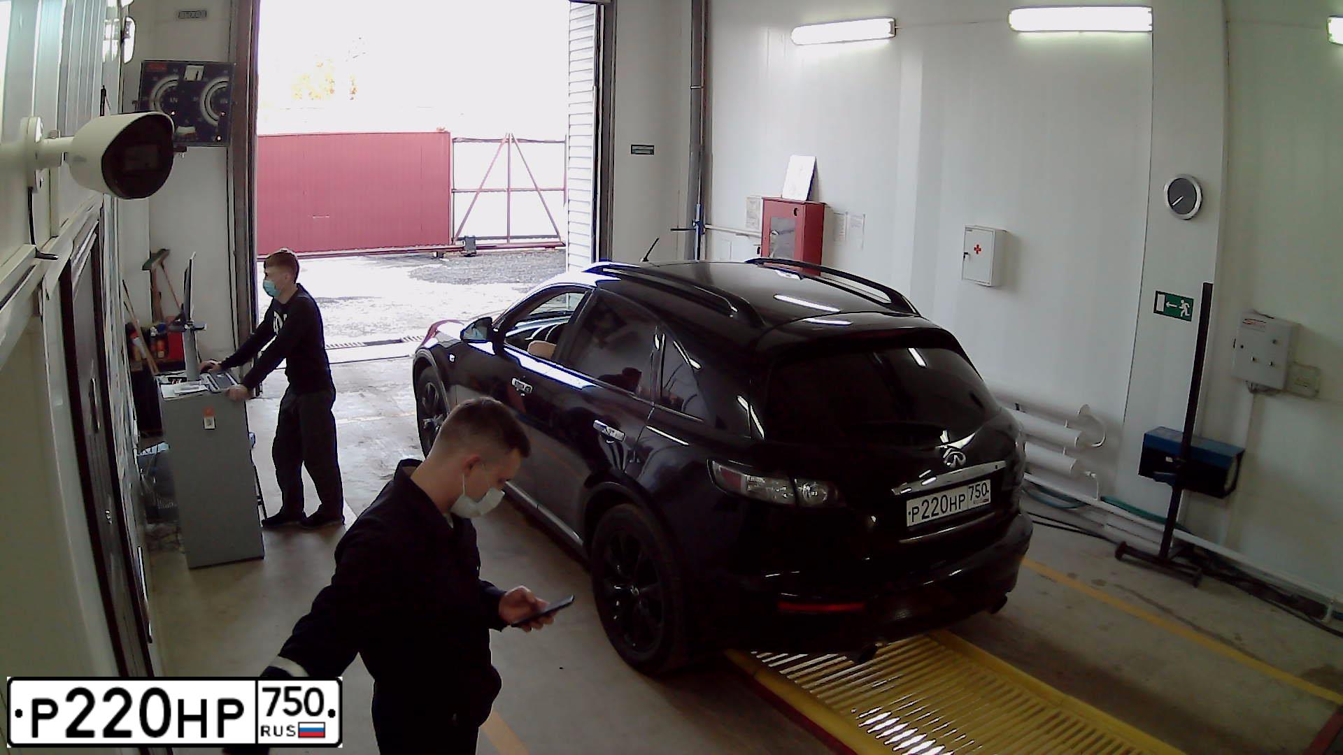 Фото автомобиля INFINITI QX70 /FX/, 2007 — госномер Р220НР750. Цвет: ЧЕРНЫЙ