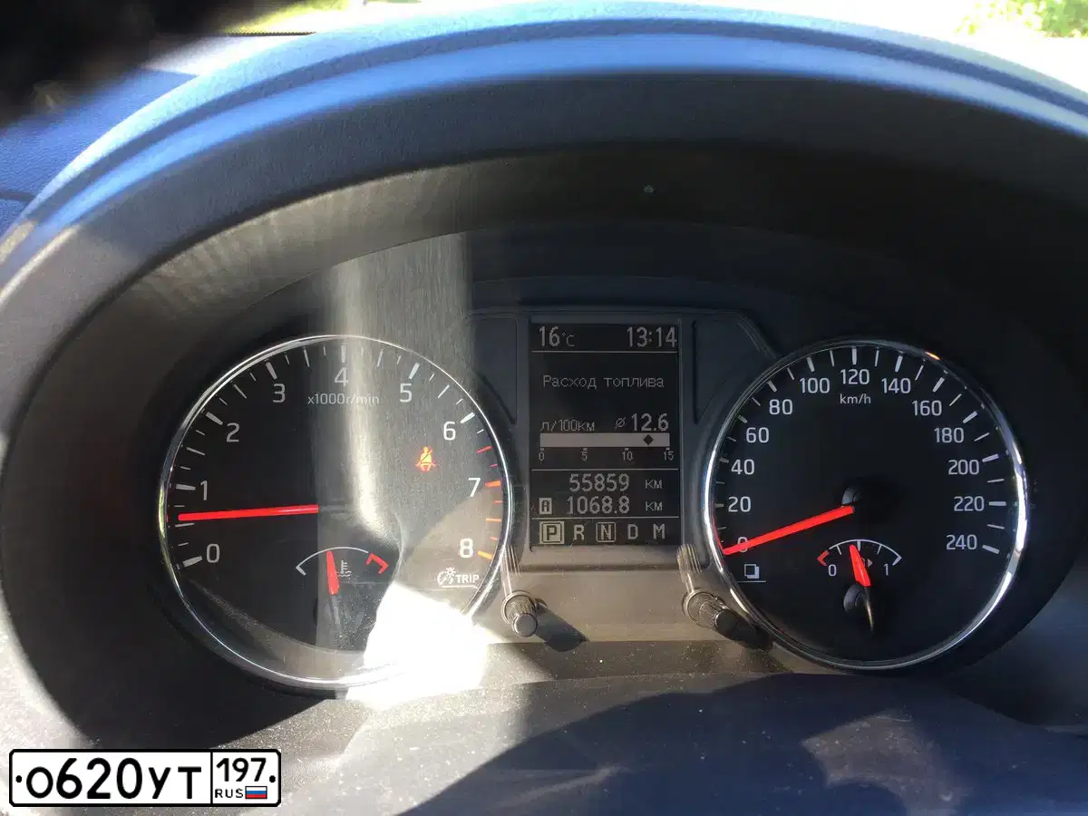 Фото автомобиля NISSAN X-TRAIL, 2012 — госномер Н676НВ65