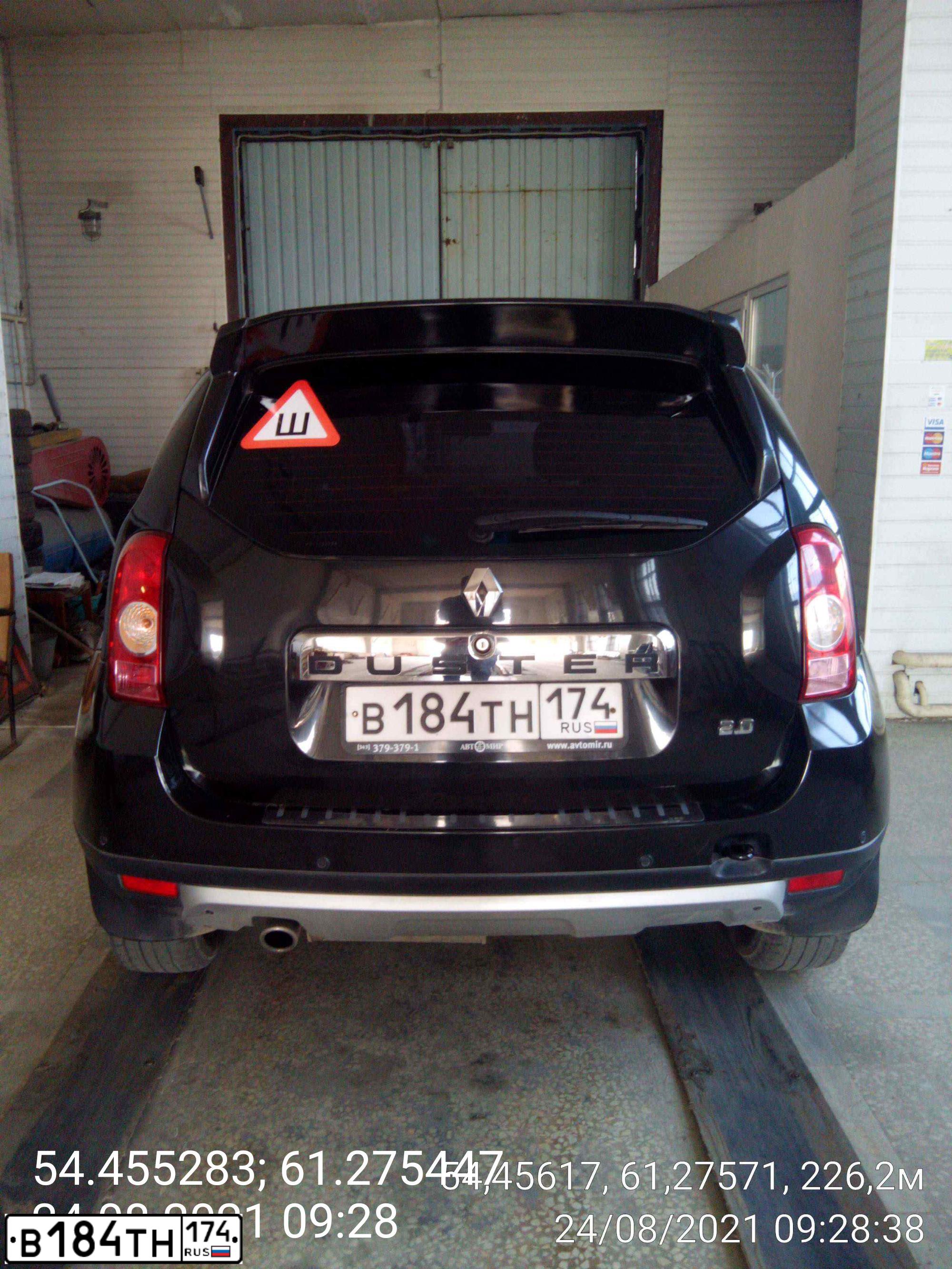 Фото автомобиля RENAULT DUSTER, 2014 — госномер Е208КВ774. Цвет: ЧЕРНЫЙ