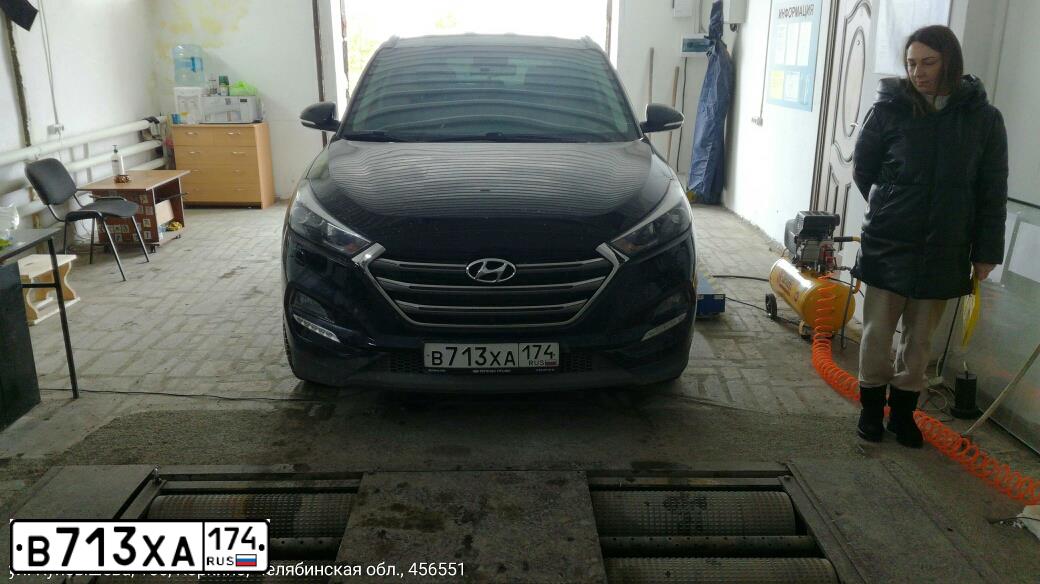 Фото автомобиля HYUNDAI TUCSON, 2017 — госномер В713ХА174. Цвет: ЧЕРНЫЙ