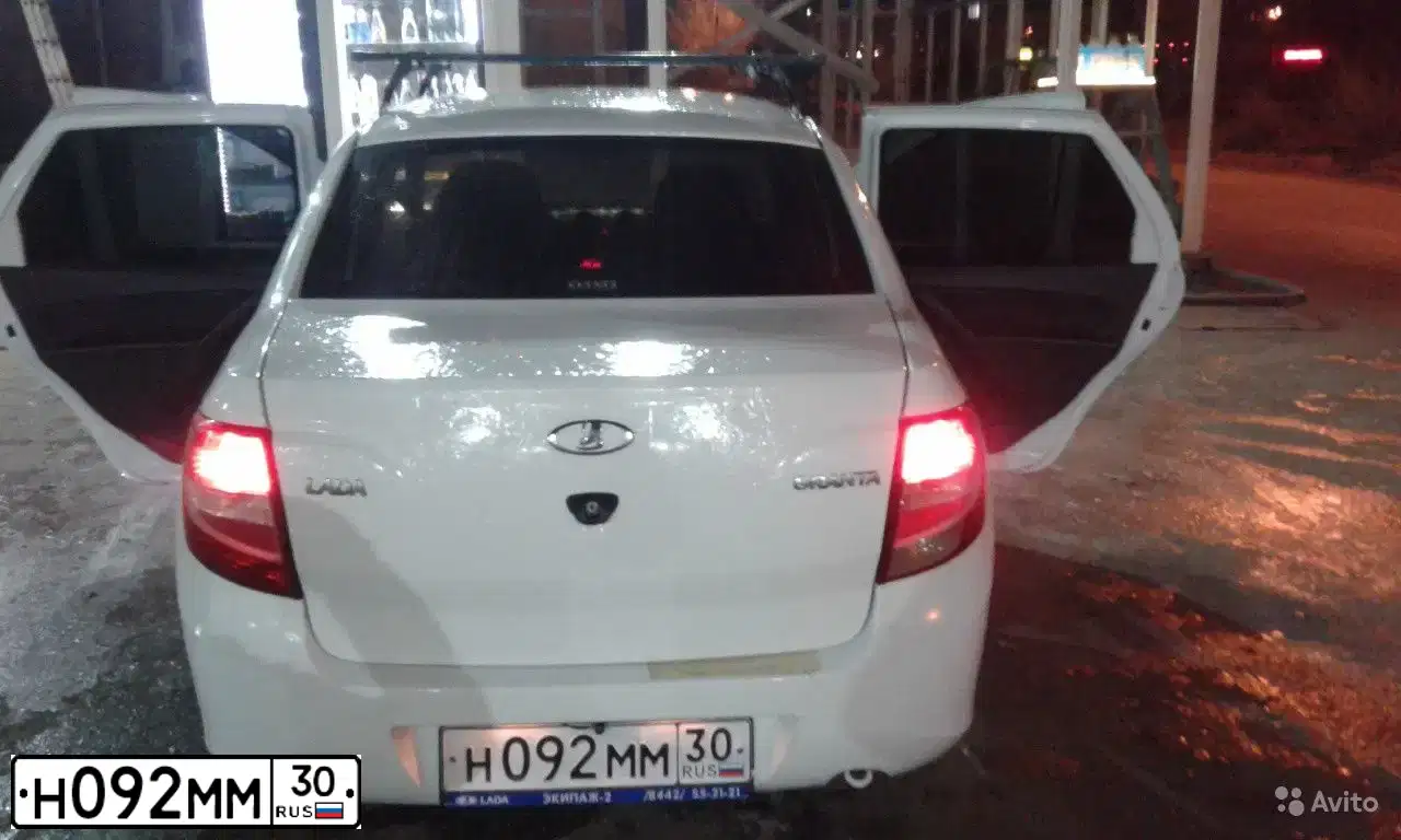 Фото автомобиля LADA 2190 GRANTA, 2015 — госномер Н092ММ30. Цвет: Белый
