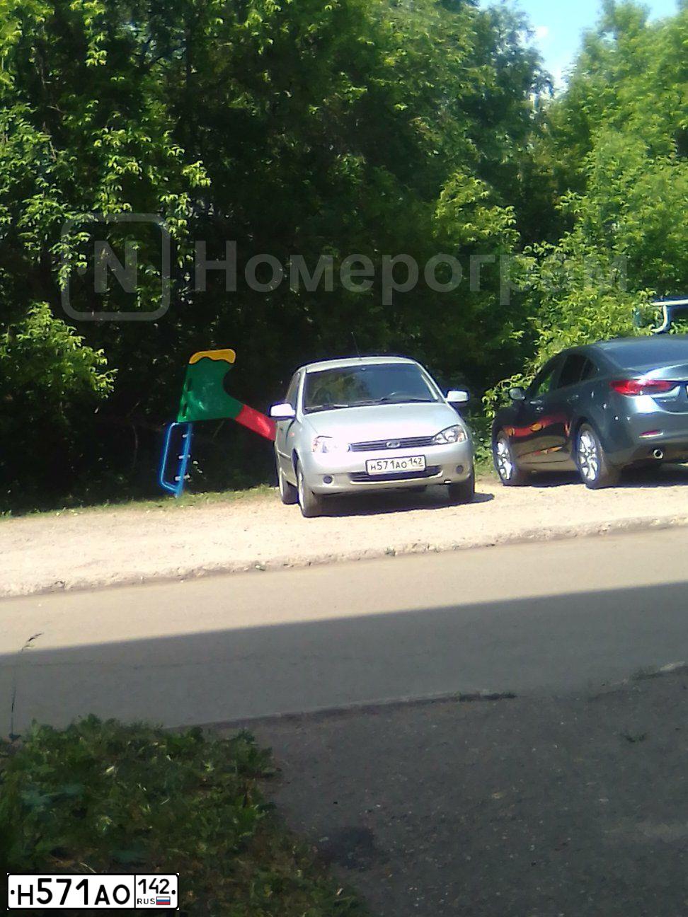 Фото автомобиля LADA 1119 KALINA, 2011 — госномер Н571АО142. Цвет: СЕРЕБРИСТЫЙ