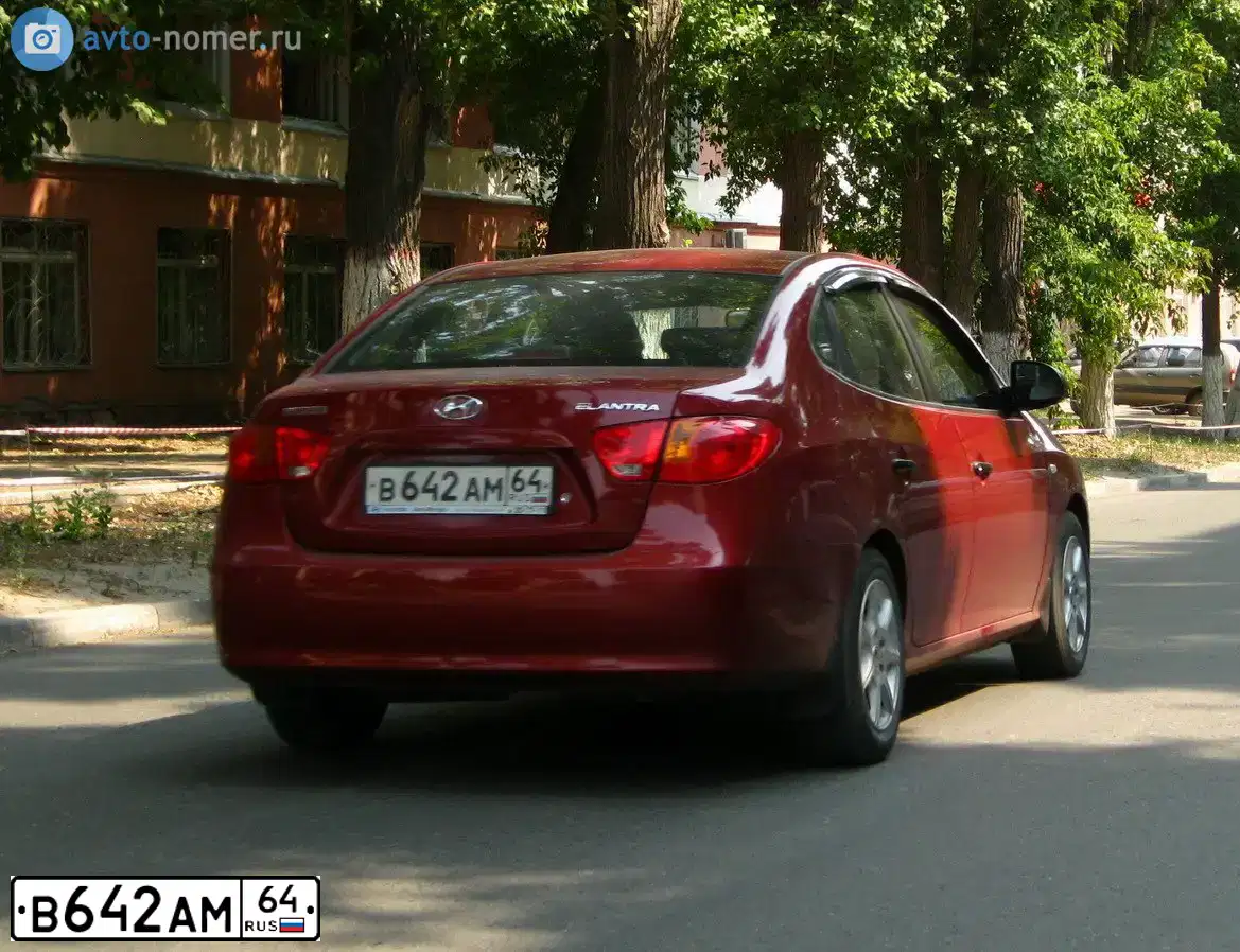 Фото автомобиля GAZ 3102 WOLGA, 2001 — госномер М186УХ64. Цвет: Белый
