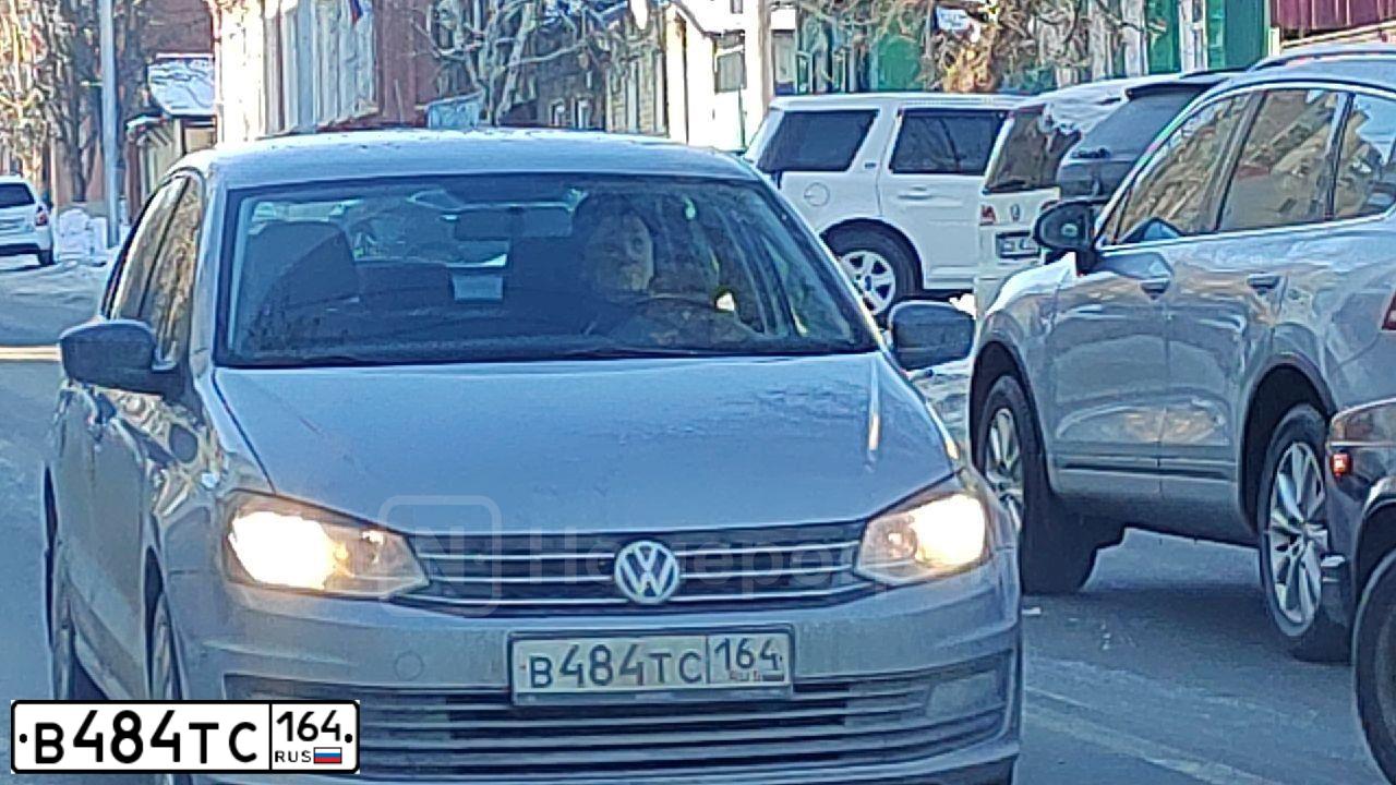 Фото автомобиля VOLKSWAGEN POLO, 2019 — госномер В484ТС164. Цвет: СЕРЫЙ