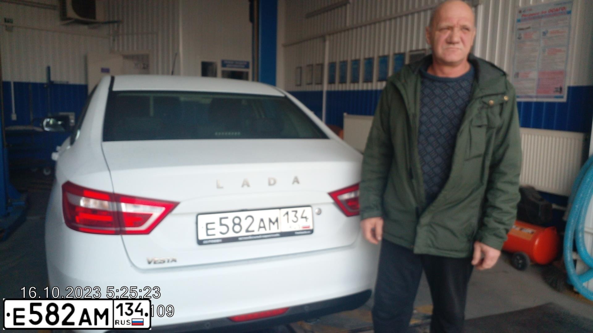 Фото автомобиля LADA VESTA, 2017 — госномер В589ЕС761. Цвет: Белый