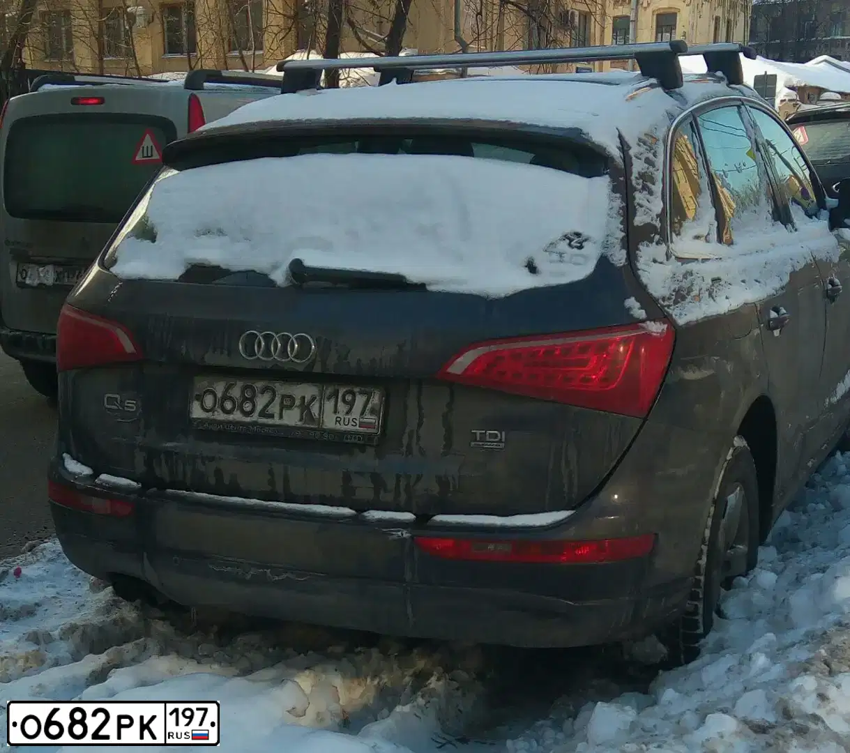 Фото автомобиля AUDI Q5, 2011 — госномер О274КА799. Цвет: СЕРЫЙ