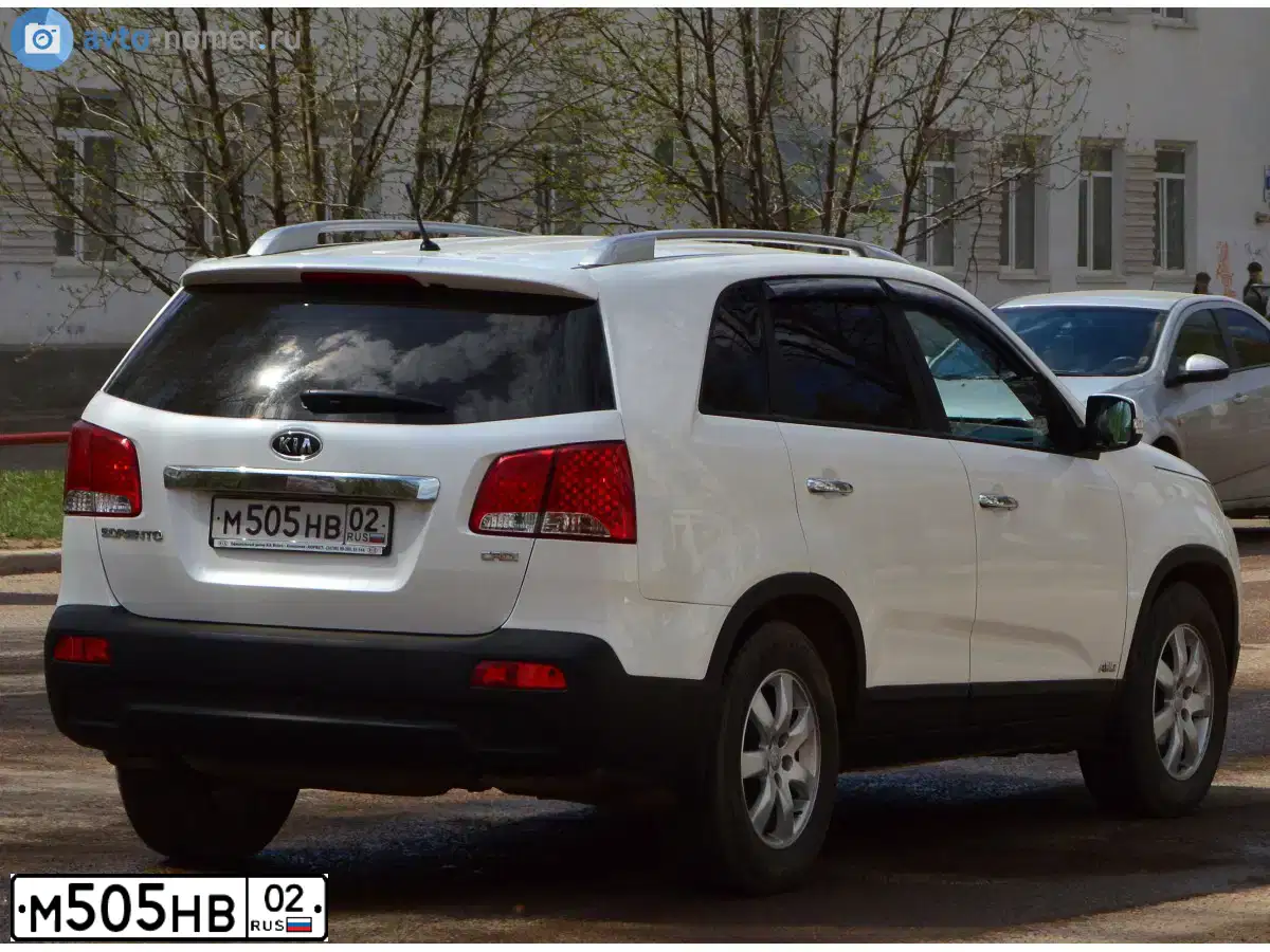 Фото автомобиля KIA SORENTO, 2012 — госномер Р456ЕМ198. Цвет: Белый