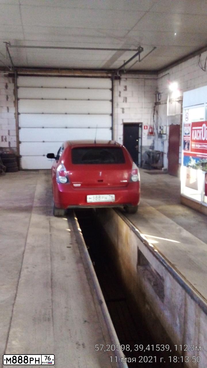 Фото автомобиля PONTIAC VIBE, 2009 — госномер М888РН76. Цвет: КРАСНЫЙ