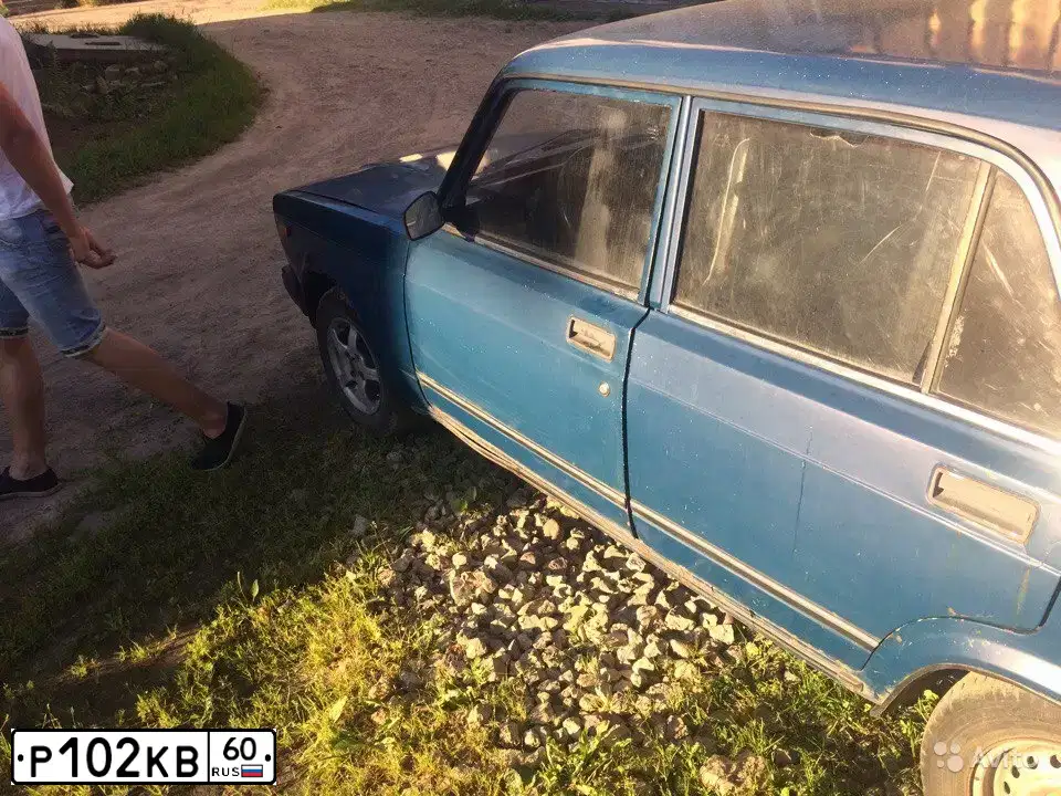 Фото автомобиля LADA 2107, 1990 — госномер Р102КВ60. Цвет: синий