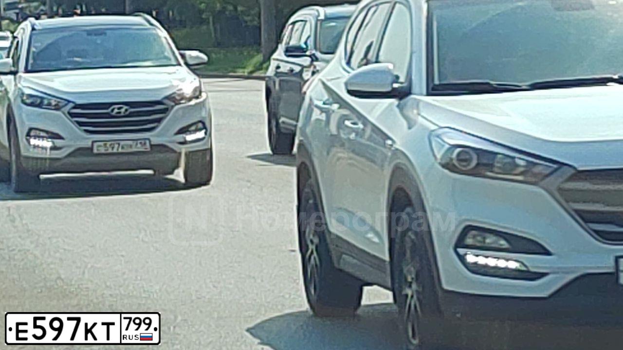Фото автомобиля TOYOTA LANDCRUISER, 2004 — госномер В800НА150. Цвет: ЧЕРНЫЙ