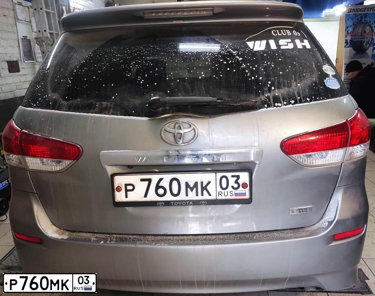 Фото автомобиля VOLKSWAGEN POLO, 2013 — госномер Е782ХН702. Цвет: СЕРЕБРИСТО-ЖЕЛТЫЙ