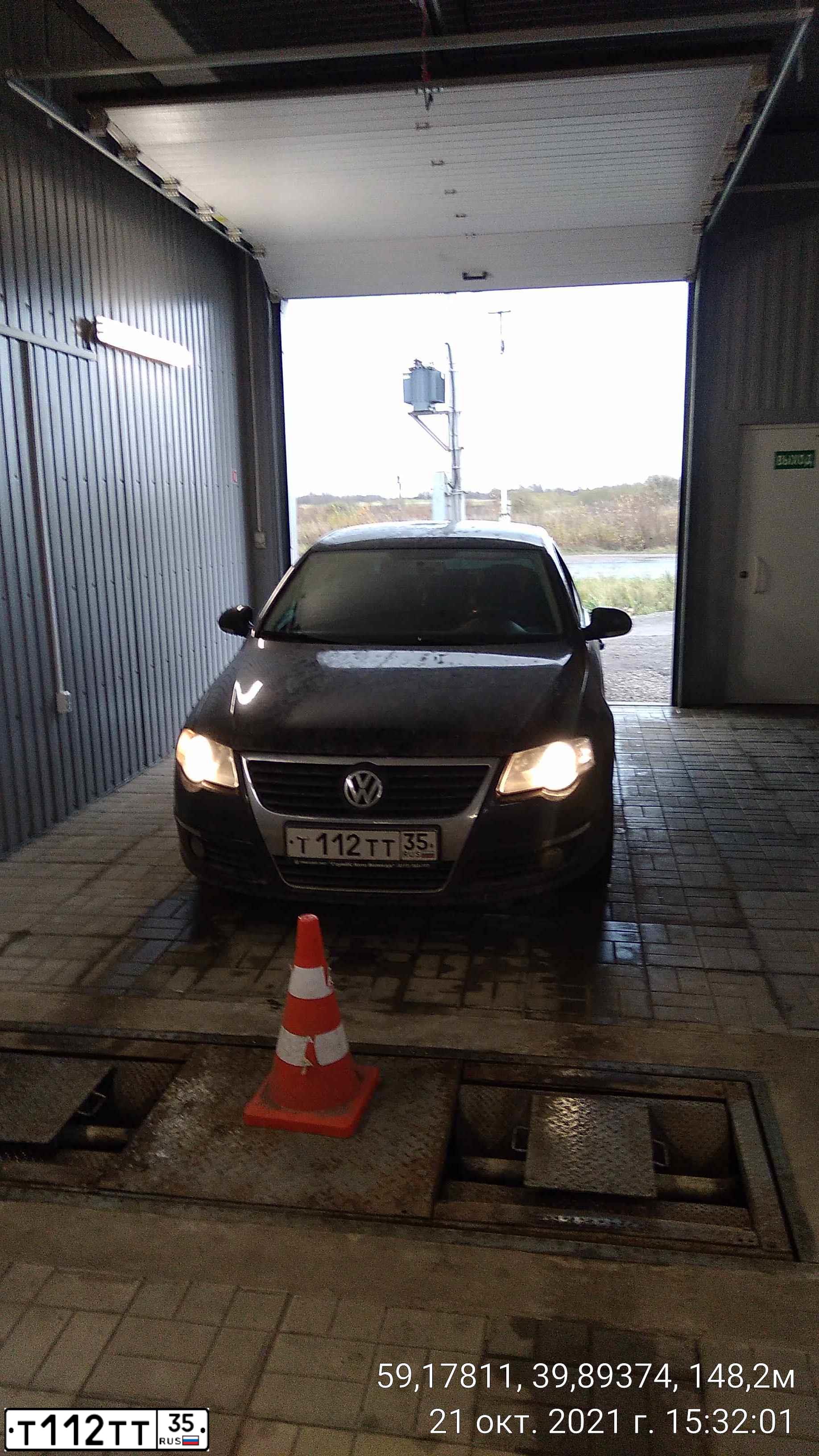 Фото автомобиля VOLKSWAGEN PASSAT, 2008 — госномер Т555ТТ35. Цвет: ЧЕРНЫЙ