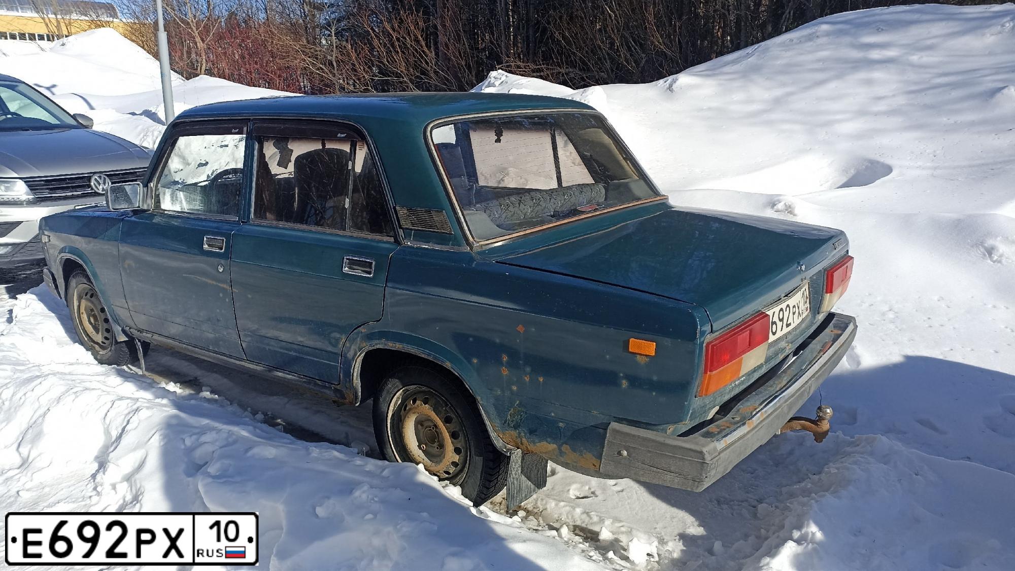 Фото автомобиля LADA 2107, 2007 — госномер Н282ЕХ10. Цвет: ТЕМНО-ЗЕЛЕНЫЙ