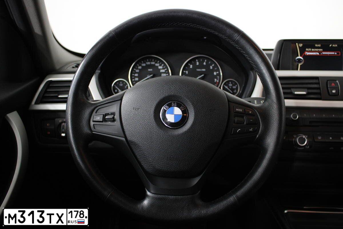 Фото автомобиля BMW 320I, 2012 — госномер К146ХЕ147. Цвет: Красный