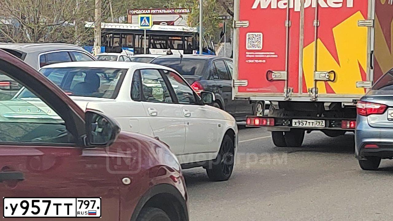 Фото автомобиля FORD FOCUS, 2004 — госномер Е315УР790. Цвет: СЕРЕБРИСТЫЙ