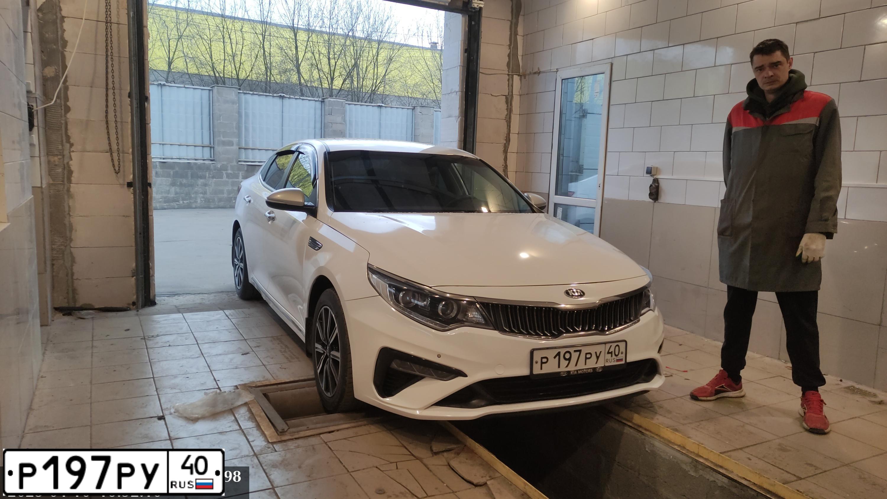 Фото автомобиля KIA MAGENTIS / OPTIMA, 2018 — госномер Р197РУ40. Цвет: БЕЛЫЙ ЖЕЛТЫЙ СЕРЫЙ