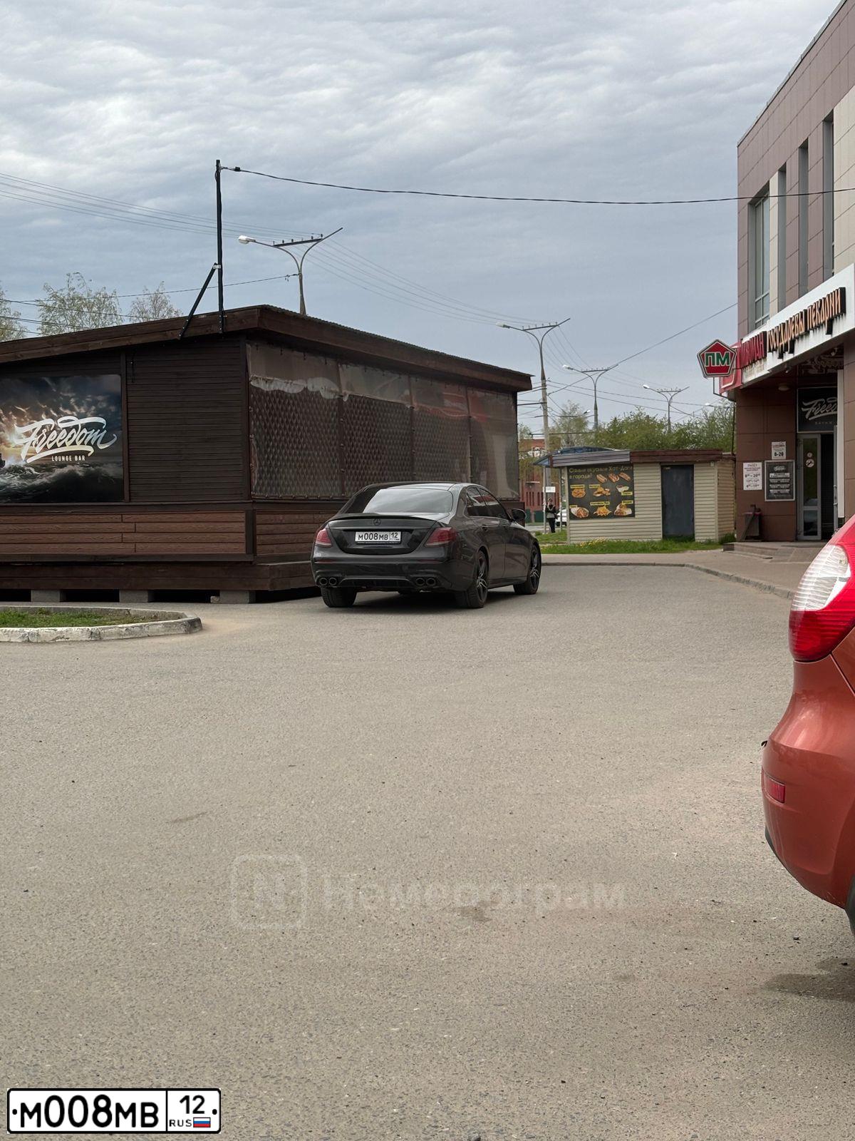 Фото автомобиля LADA 2170 PRIORA, 2008 — госномер М008МВ12. Цвет: СРЕД.СЕРО-ЗЕЛЕН.МЕТ.