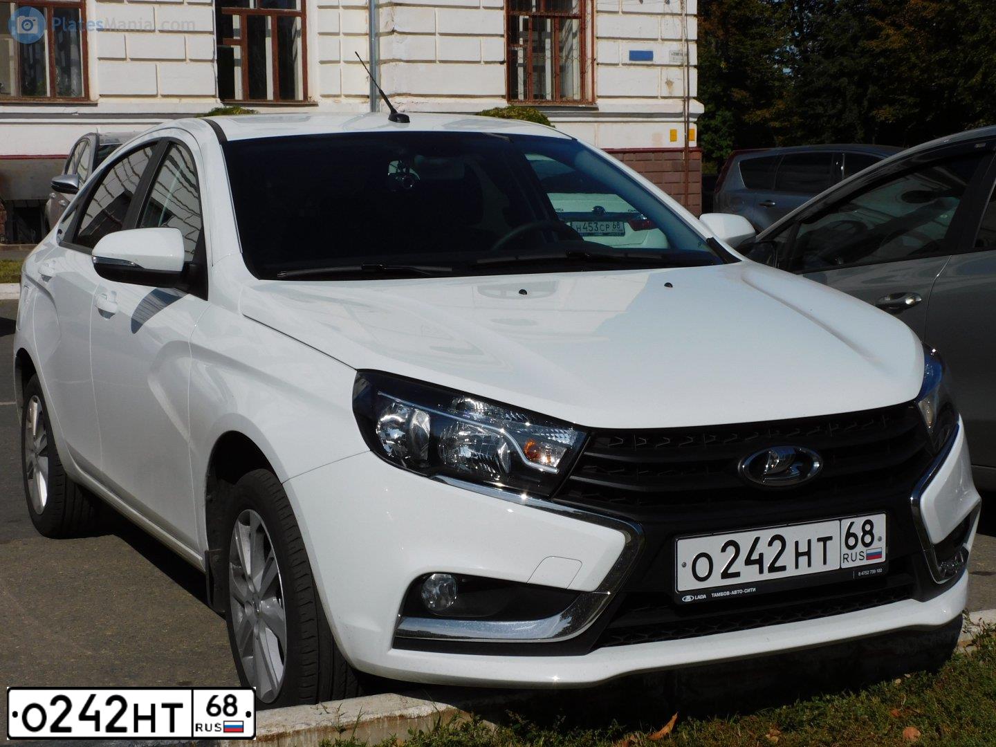 Фото автомобиля LADA VESTA, 2020 — госномер О242НТ68. Цвет: Белый