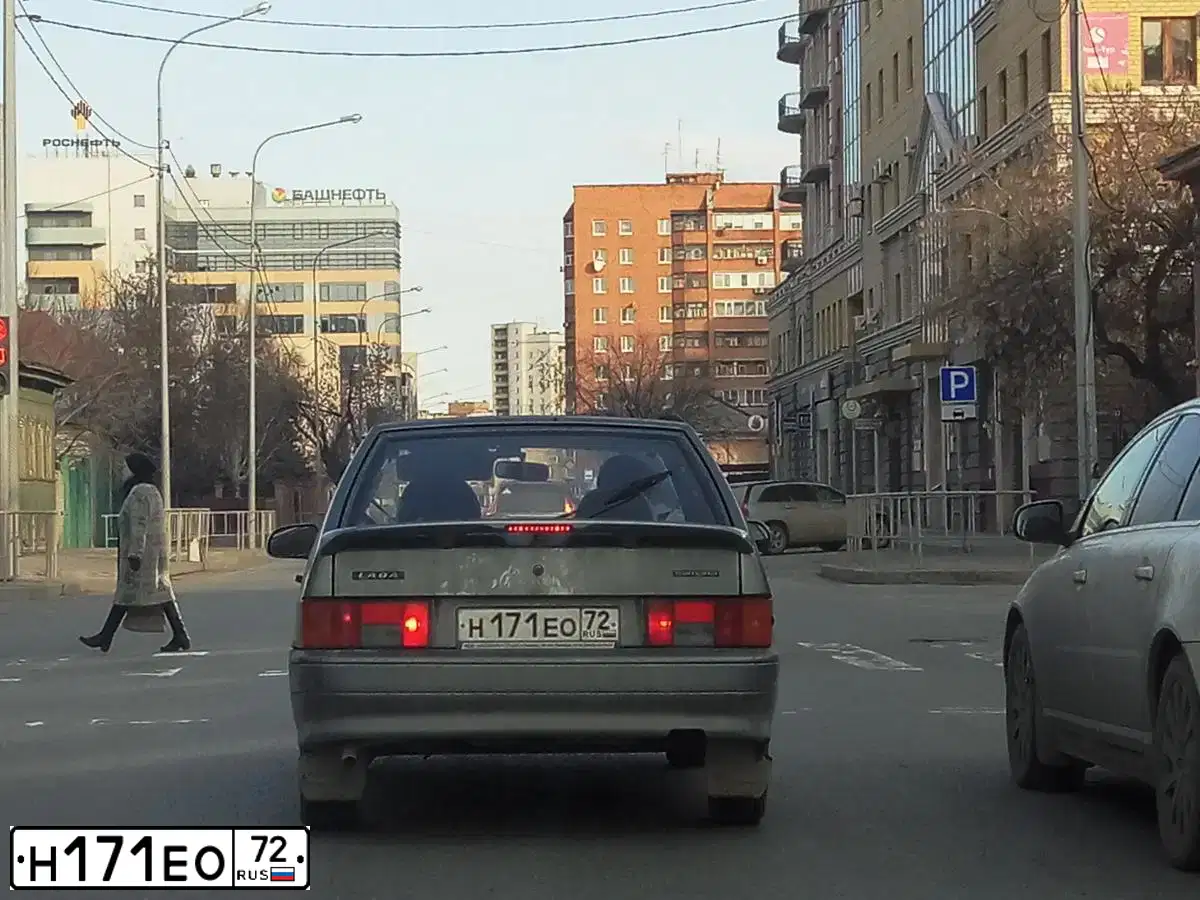 Фото автомобиля LADA 2114 SAMARA, 2010 — госномер Н171ЕО72. Цвет: СЕРО-ЗЕЛЕНЫЙ