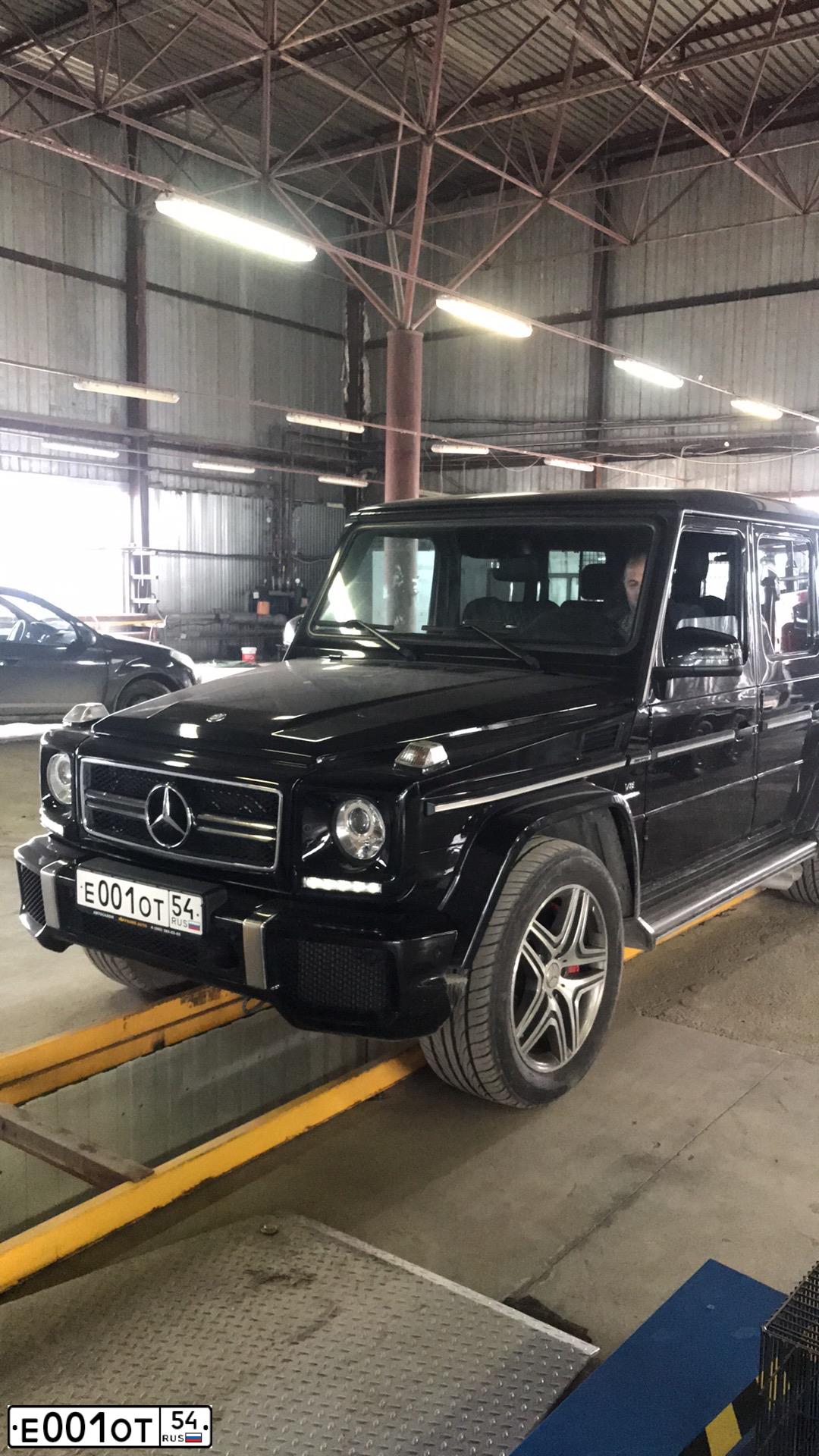 Фото автомобиля TOYOTA LANDCRUISER 200, 2008 — госномер Е001ОТ54. Цвет: ЧЕРНЫЙ