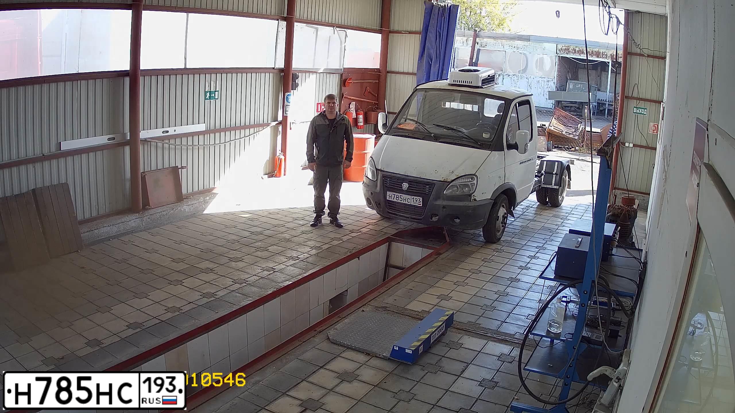 Фото автомобиля GAZ 3302 EL, 2011 — госномер Е239ВС123. Цвет: Белый