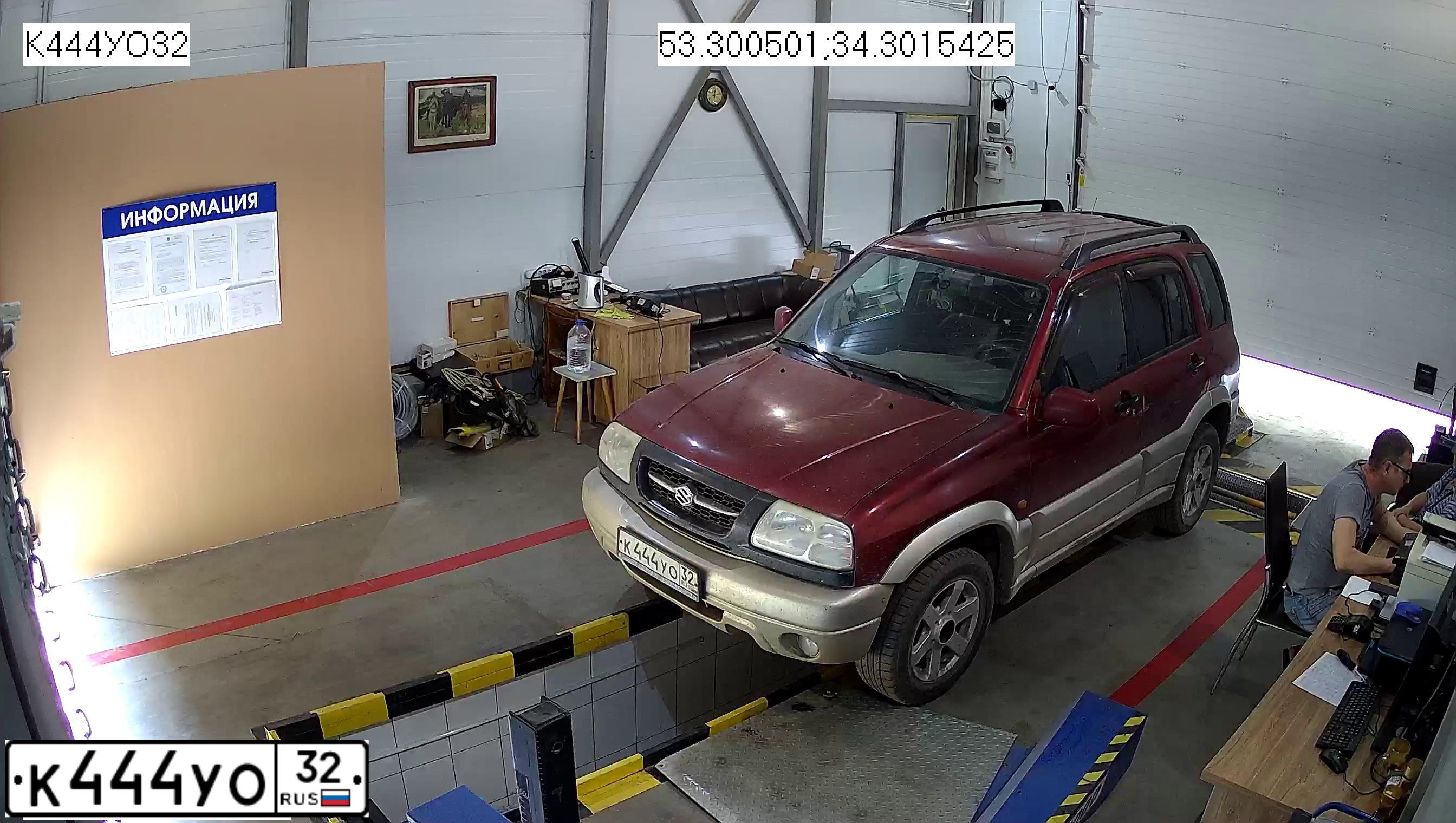 Фото автомобиля SUZUKI /GRAND/ VITARA, 2001 — госномер К444УО32. Цвет: КРАСНЫЙ