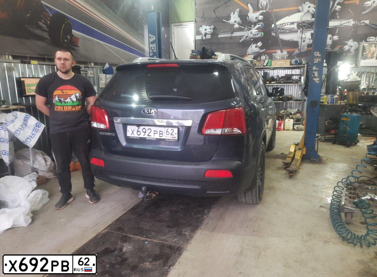 Фото автомобиля KIA SORENTO, 2011 — госномер Х692РВ62. Цвет: синий