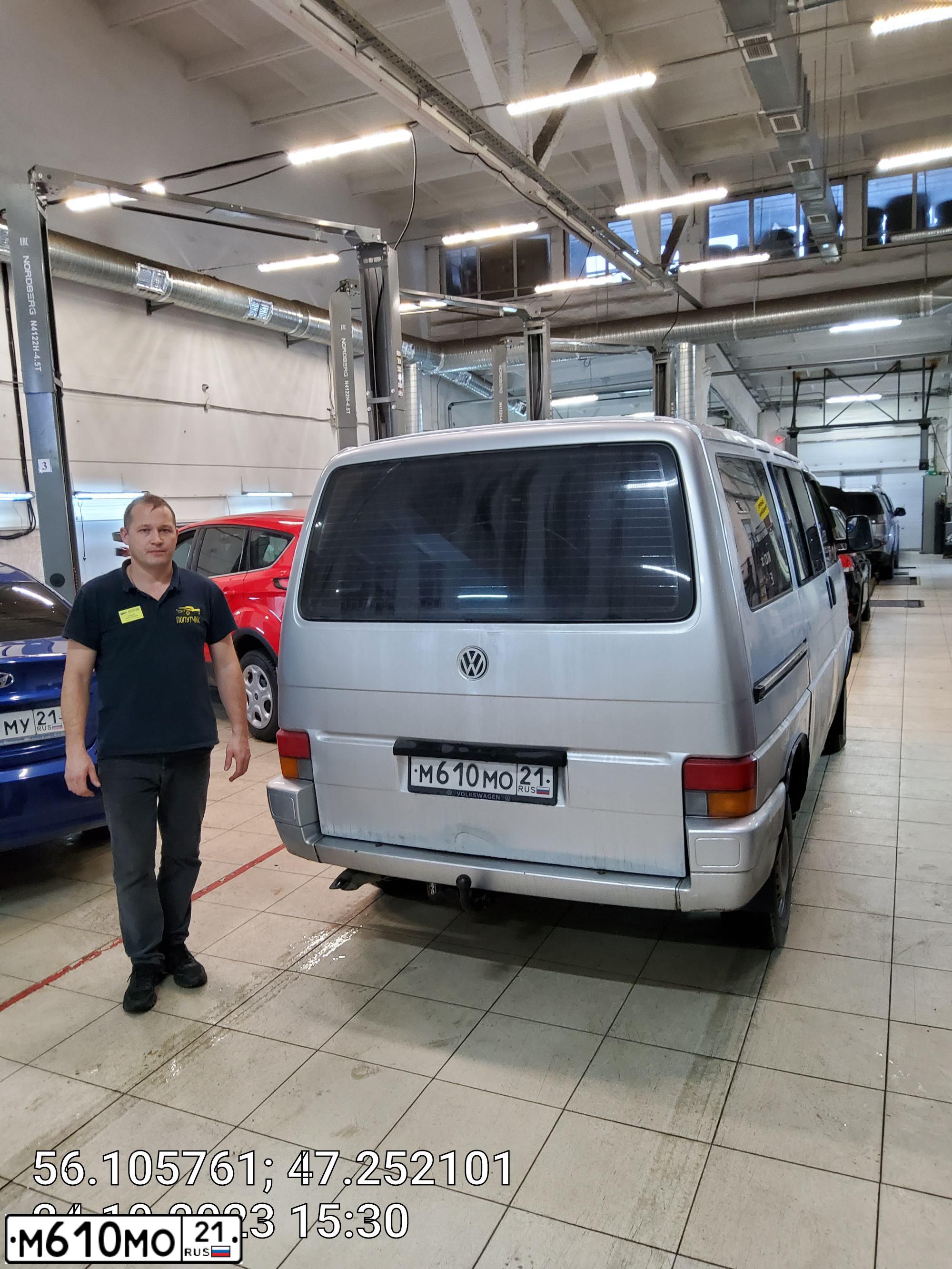 Фото автомобиля VOLKSWAGEN CARAVELLE, 1991 — госномер Т489РМ33. Цвет: Белый