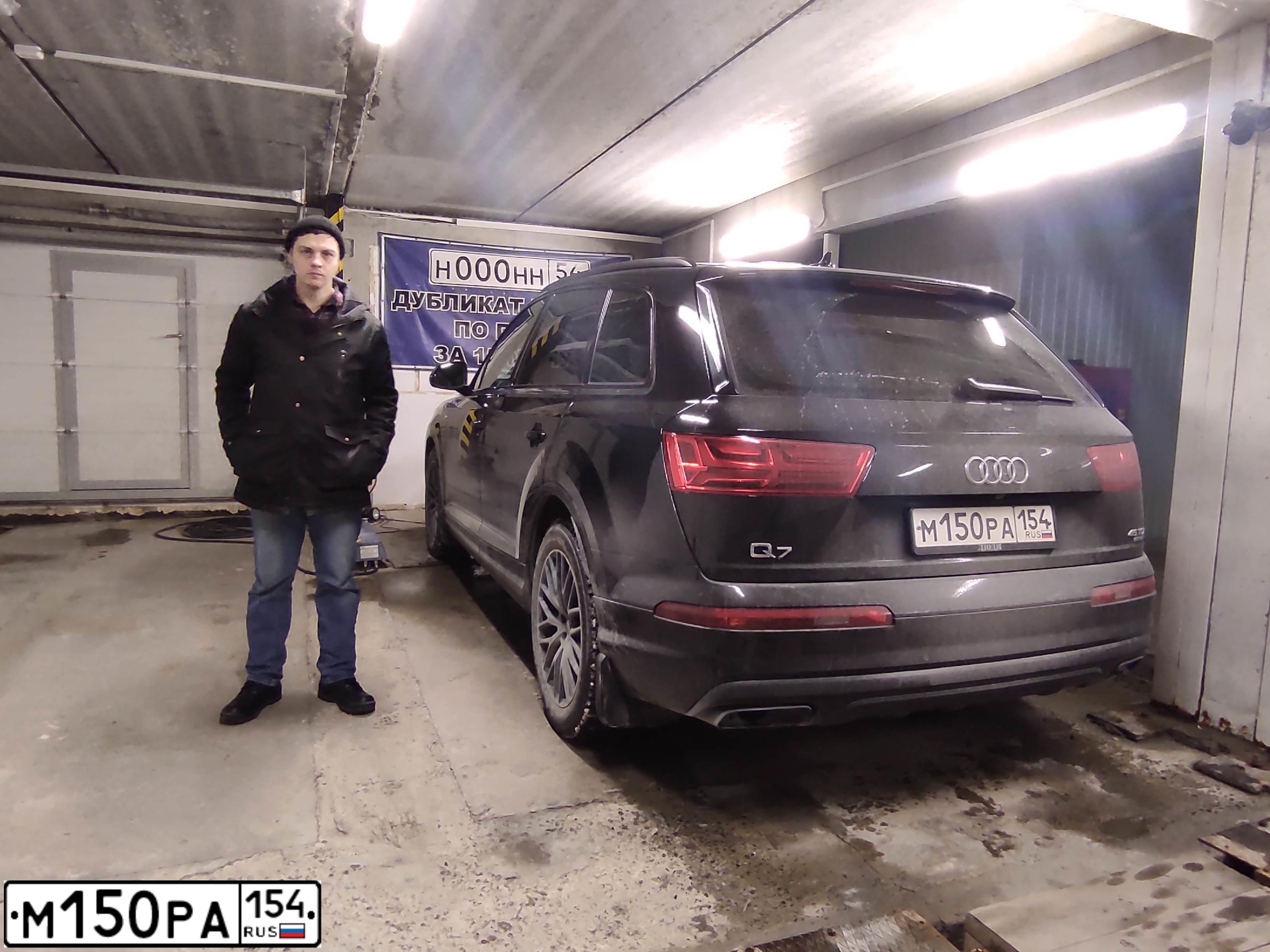 Фото автомобиля AUDI Q7, 2018 — госномер М150РА154. Цвет: ЧЕРНЫЙ