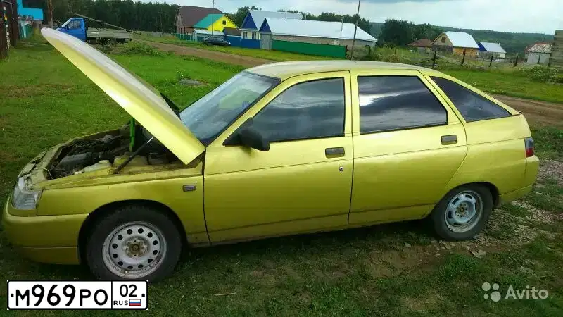 Фото автомобиля LADA 2112, 2000 — госномер М969РО02. Цвет: СЕРЕБРИСТО-ЗОЛОТОЙ