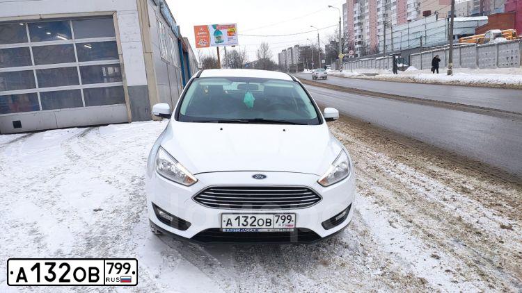 Фото автомобиля FORD FOCUS, 2019 — госномер А132ОВ799. Цвет: БЕЛЫЙ