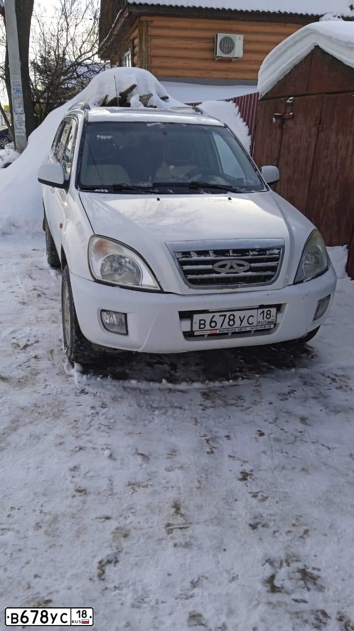 Фото автомобиля CHERY TIGGO, 2012 — госномер В678УС18. Цвет: Белый