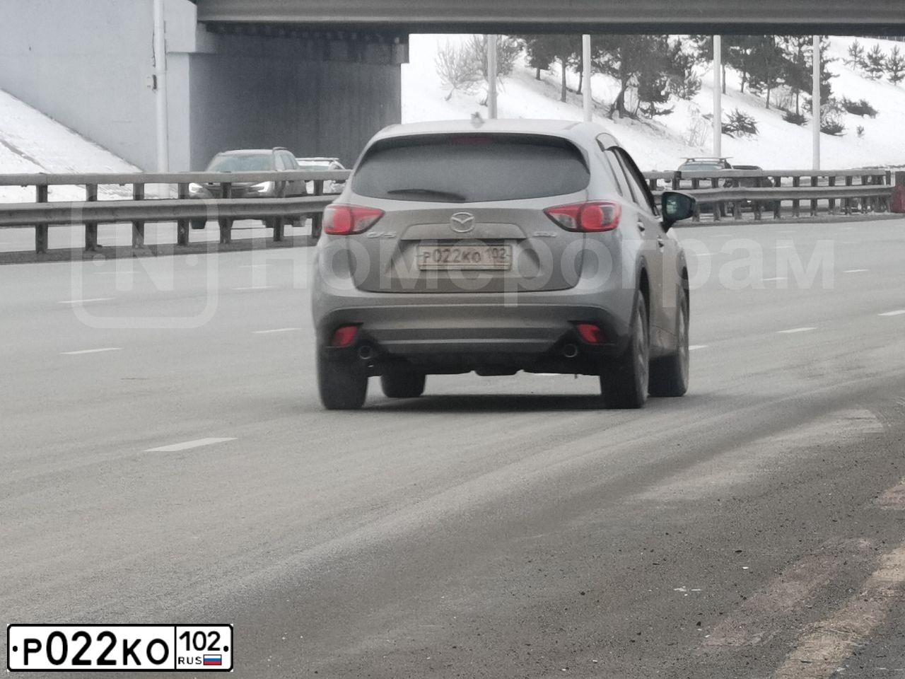 Фото автомобиля MAZDA CX-5, 2013 — госномер Р022КО102. Цвет: Серебристый