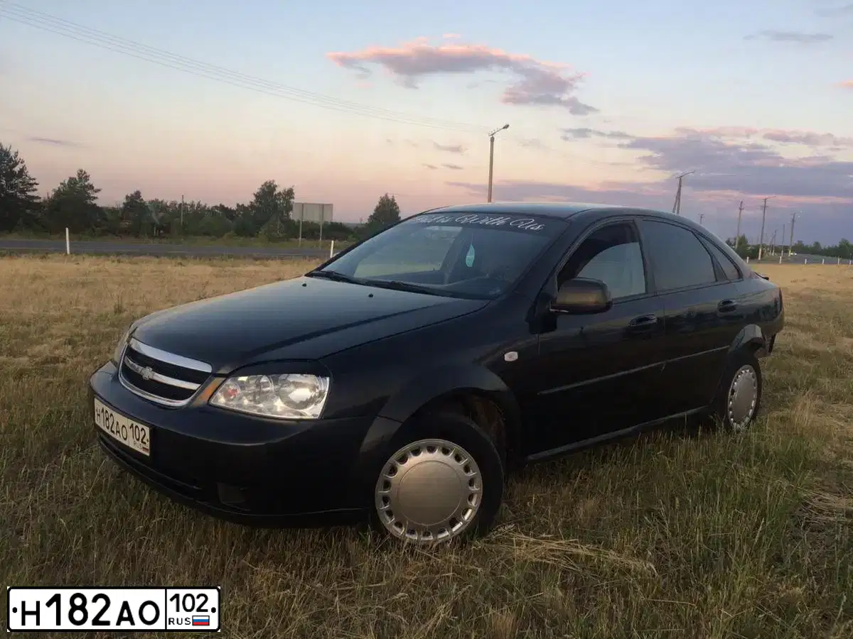 Фото автомобиля CHEVROLET LACETTI, 2011 — госномер Т475УР174. Цвет: ЧЕРНЫЙ