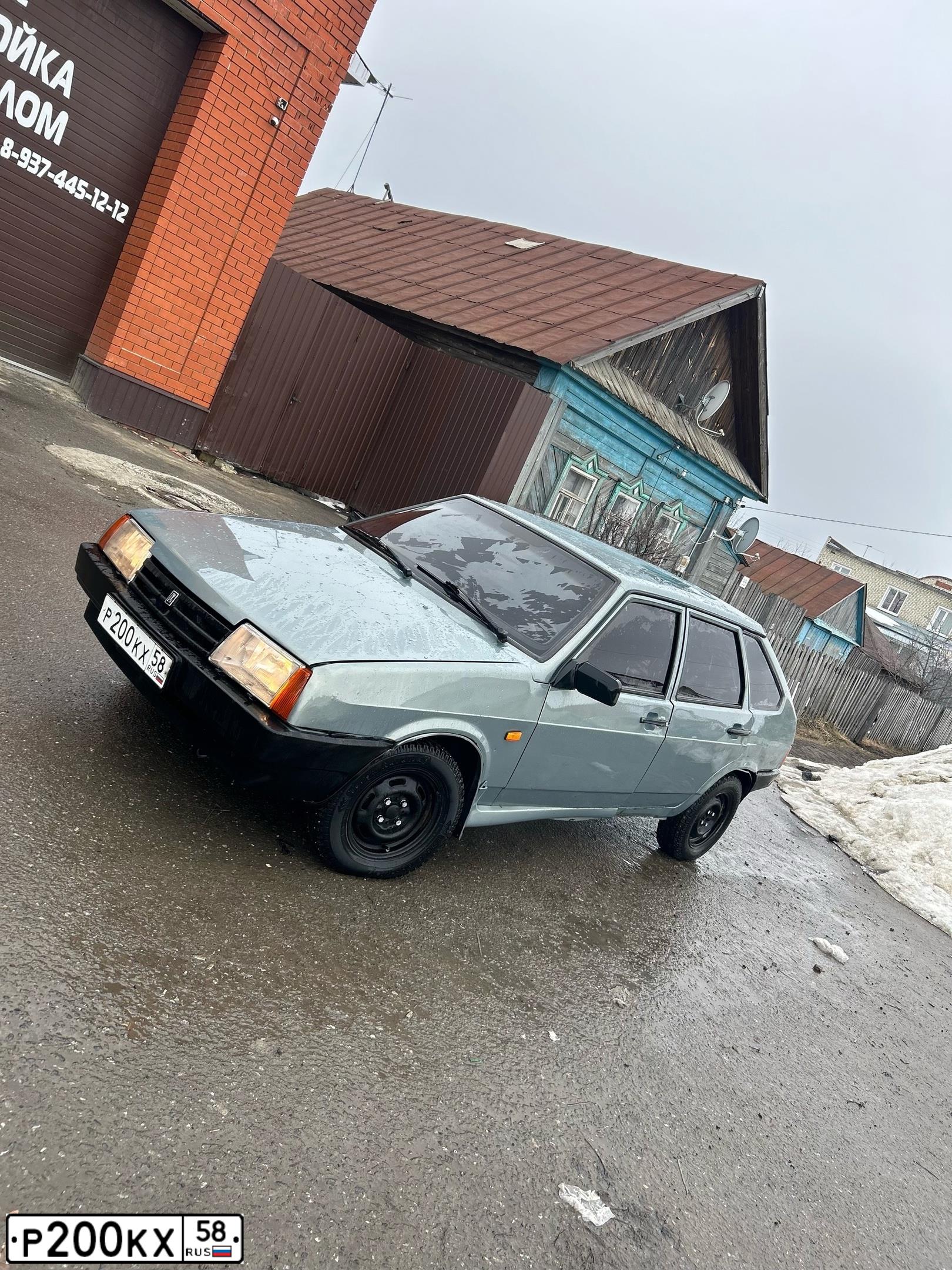 Фото автомобиля LADA 2109 SAMARA, 2002 — госномер Р200КХ58. Цвет: ЗОЛОТИСТО-СЕРЫЙ